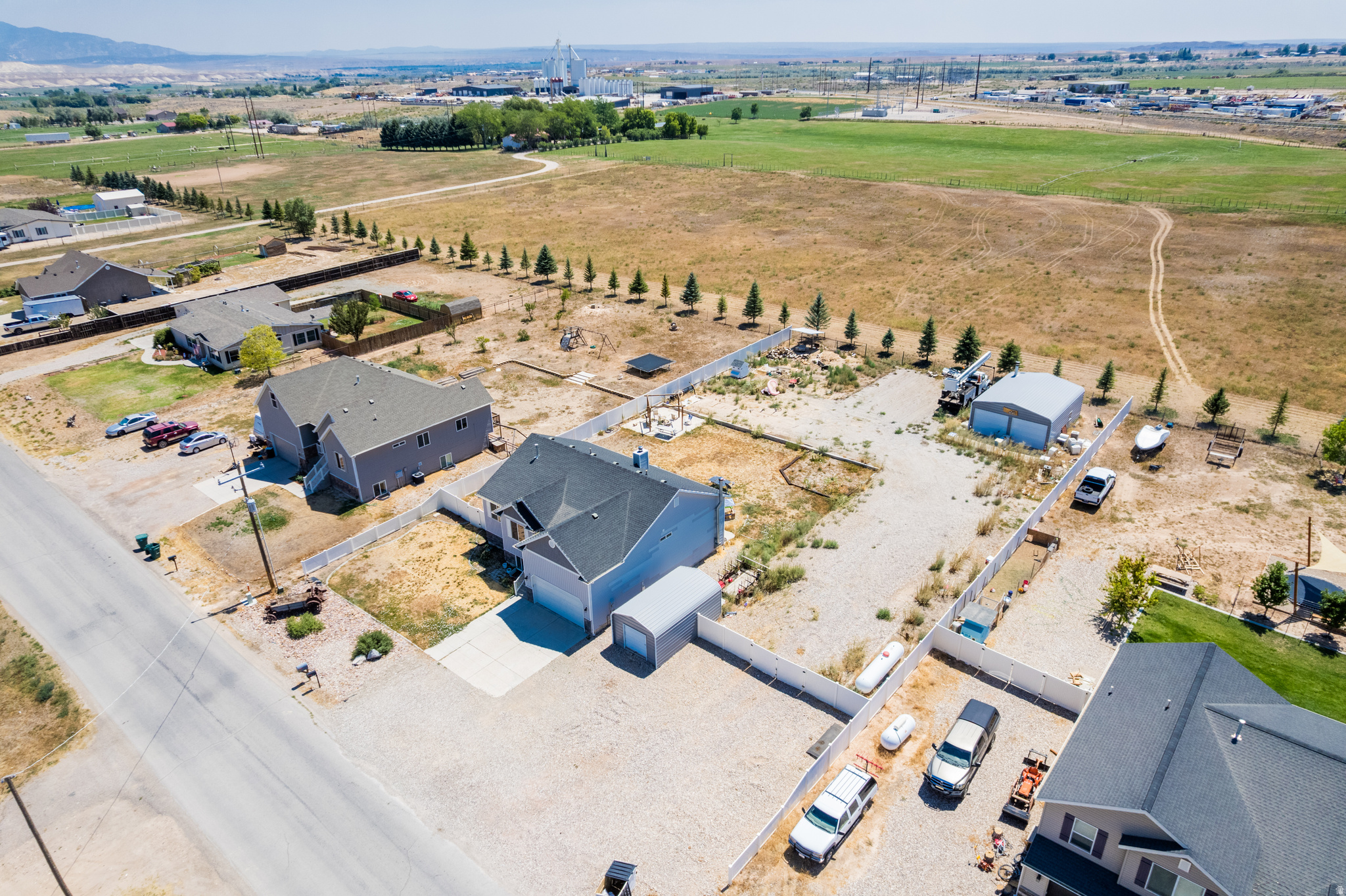 main property photo 38
