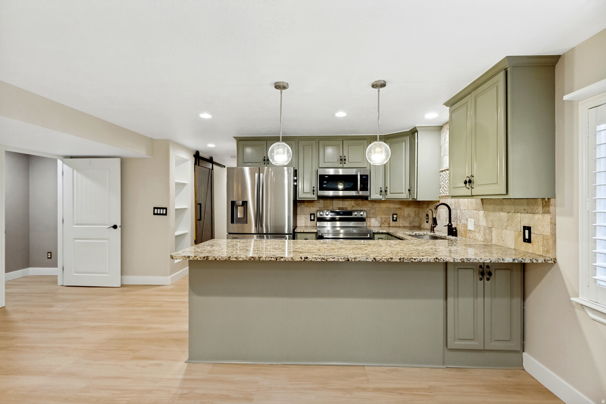 main property photo 40