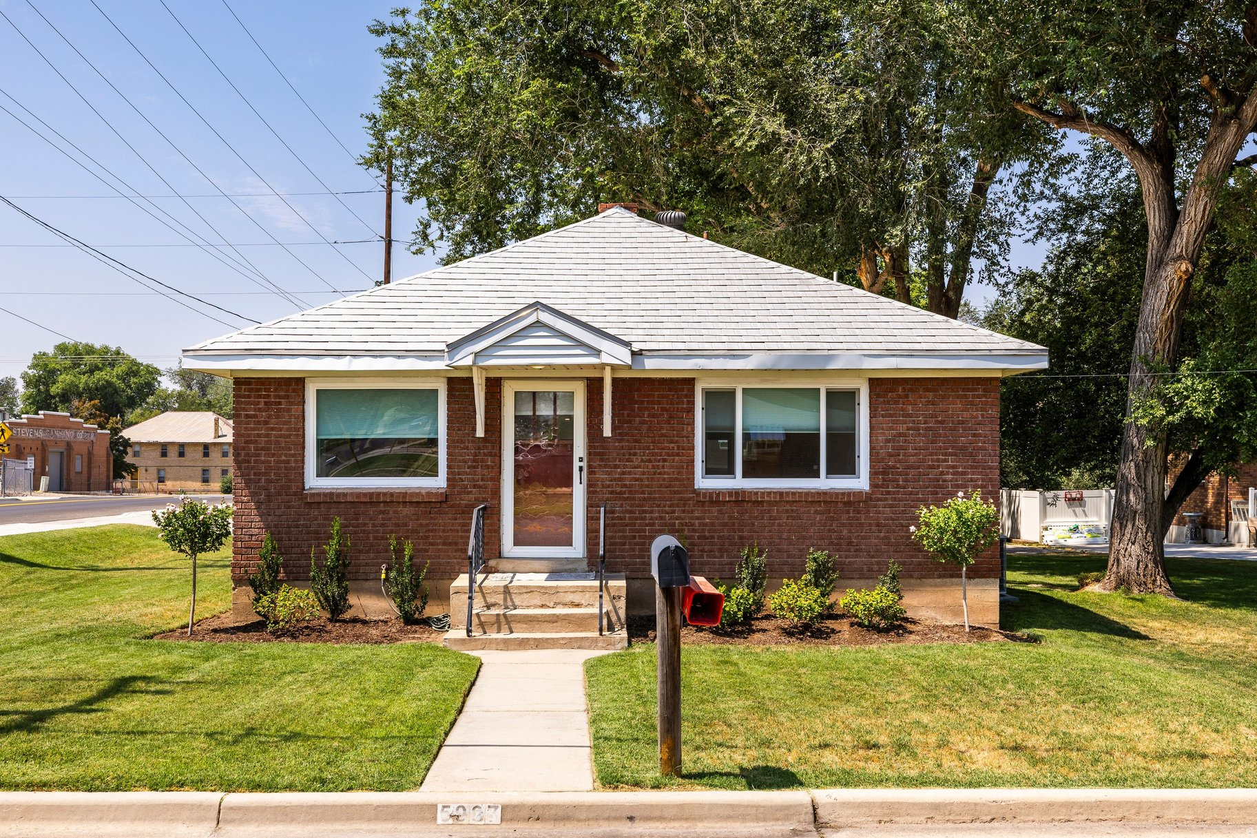 main property photo 27
