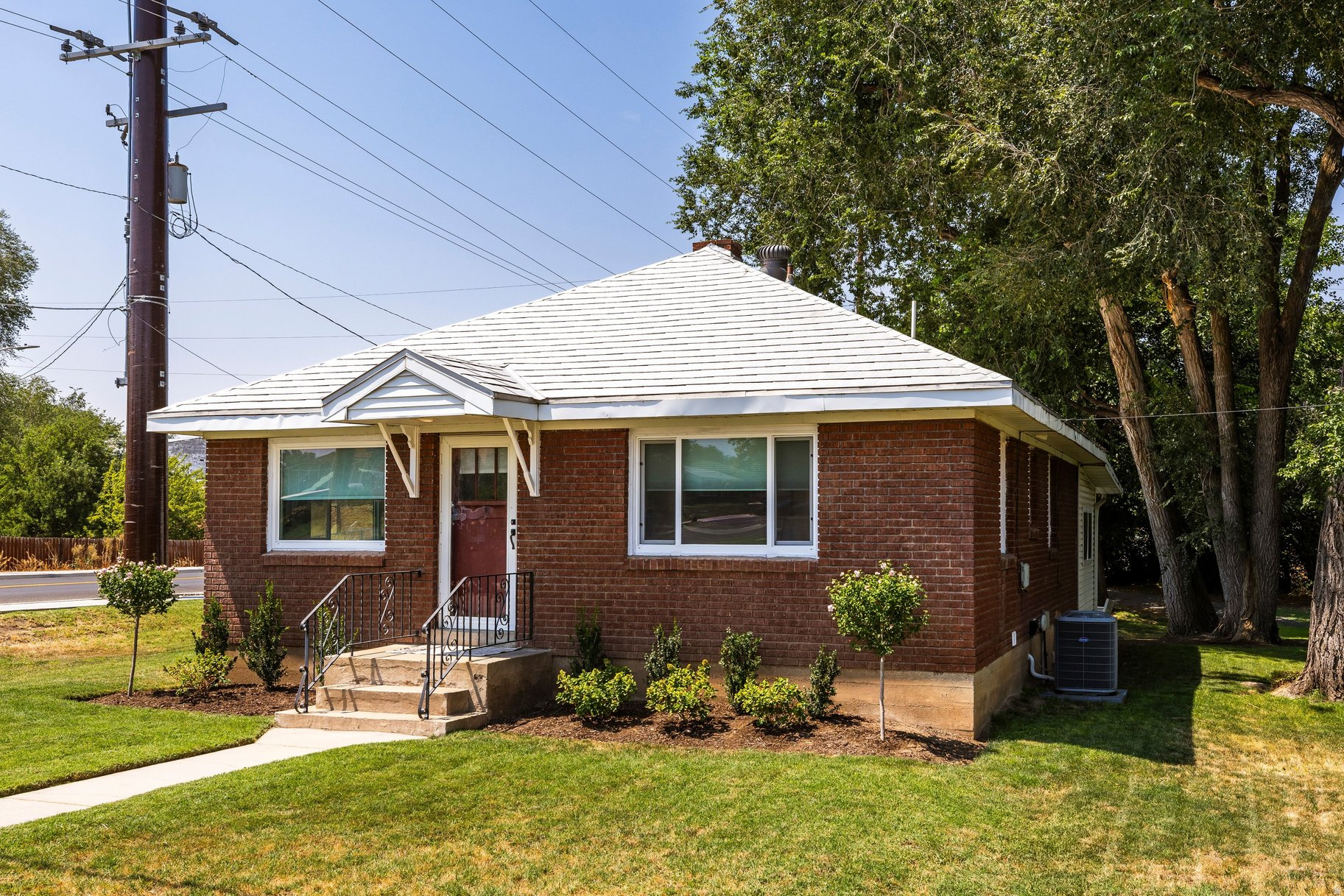 main property photo 34