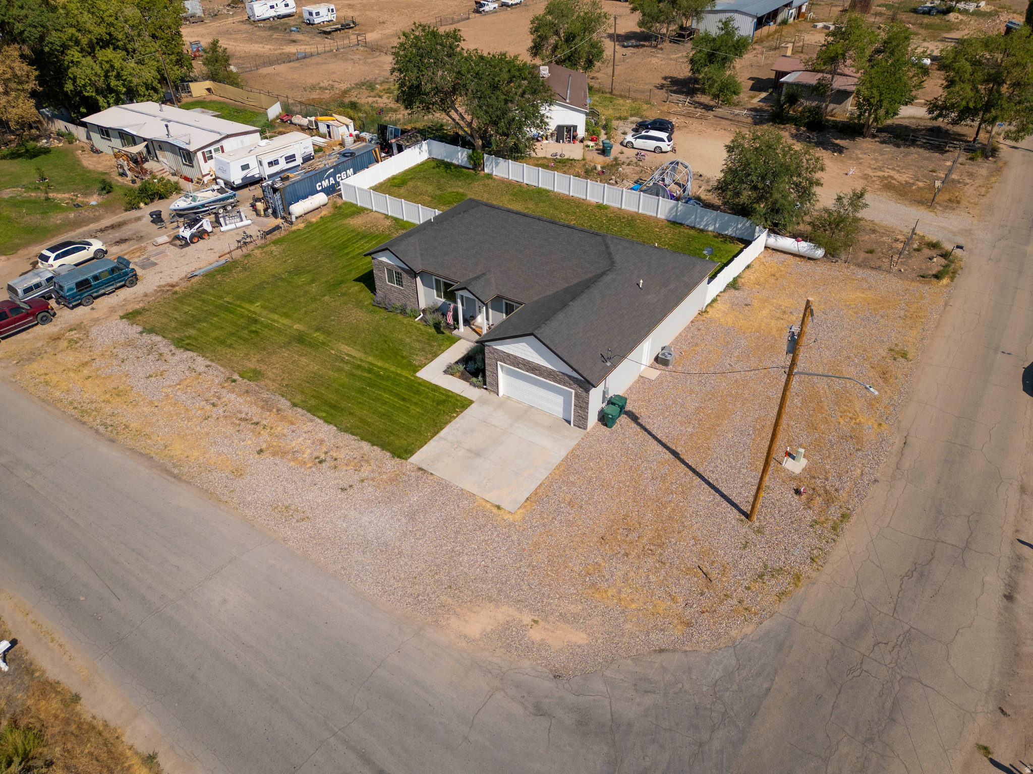 main property photo 41