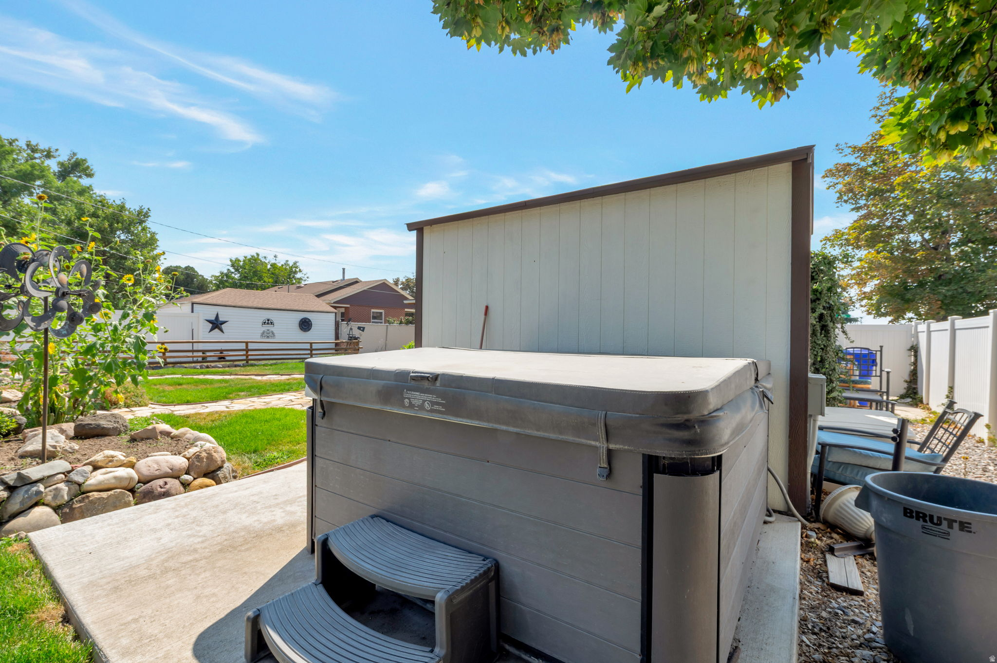 main property photo 28