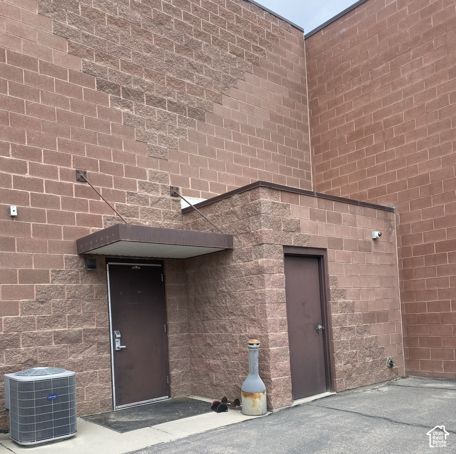 main property photo 11