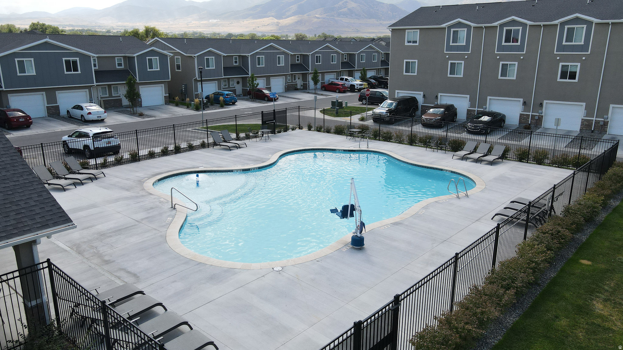 main property photo 16