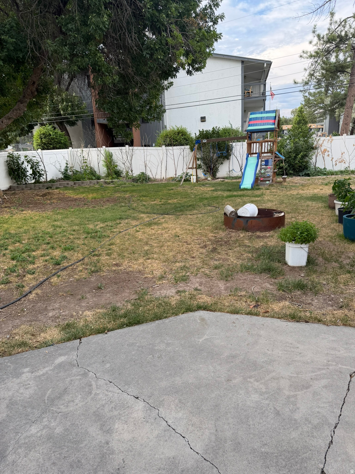 main property photo 28