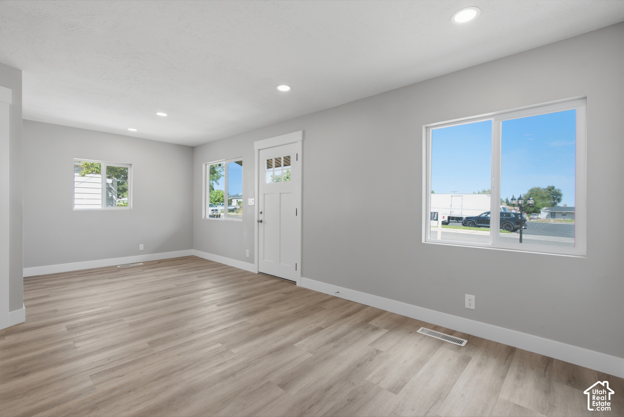 property viewer photo 7