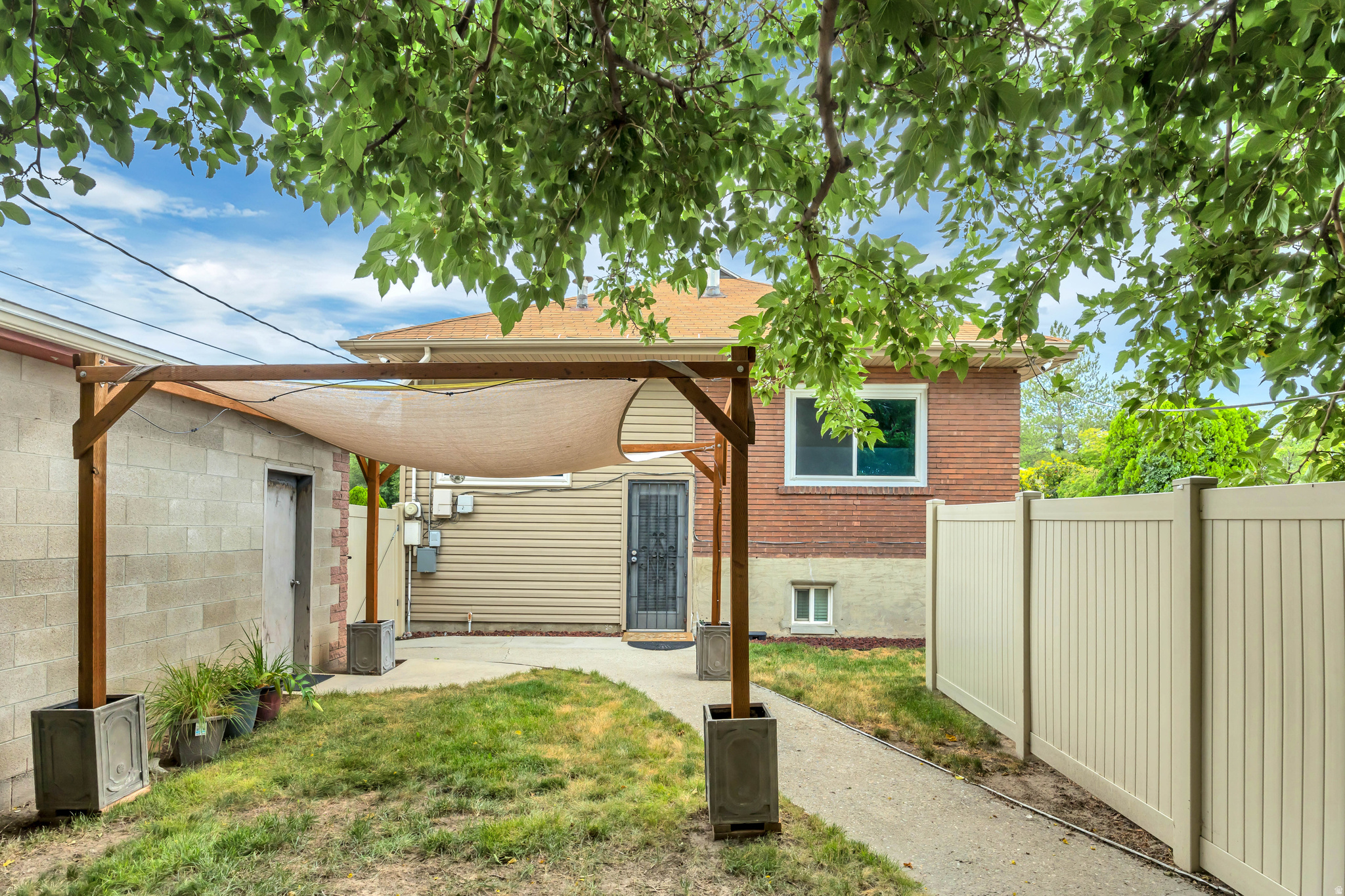 main property photo 19