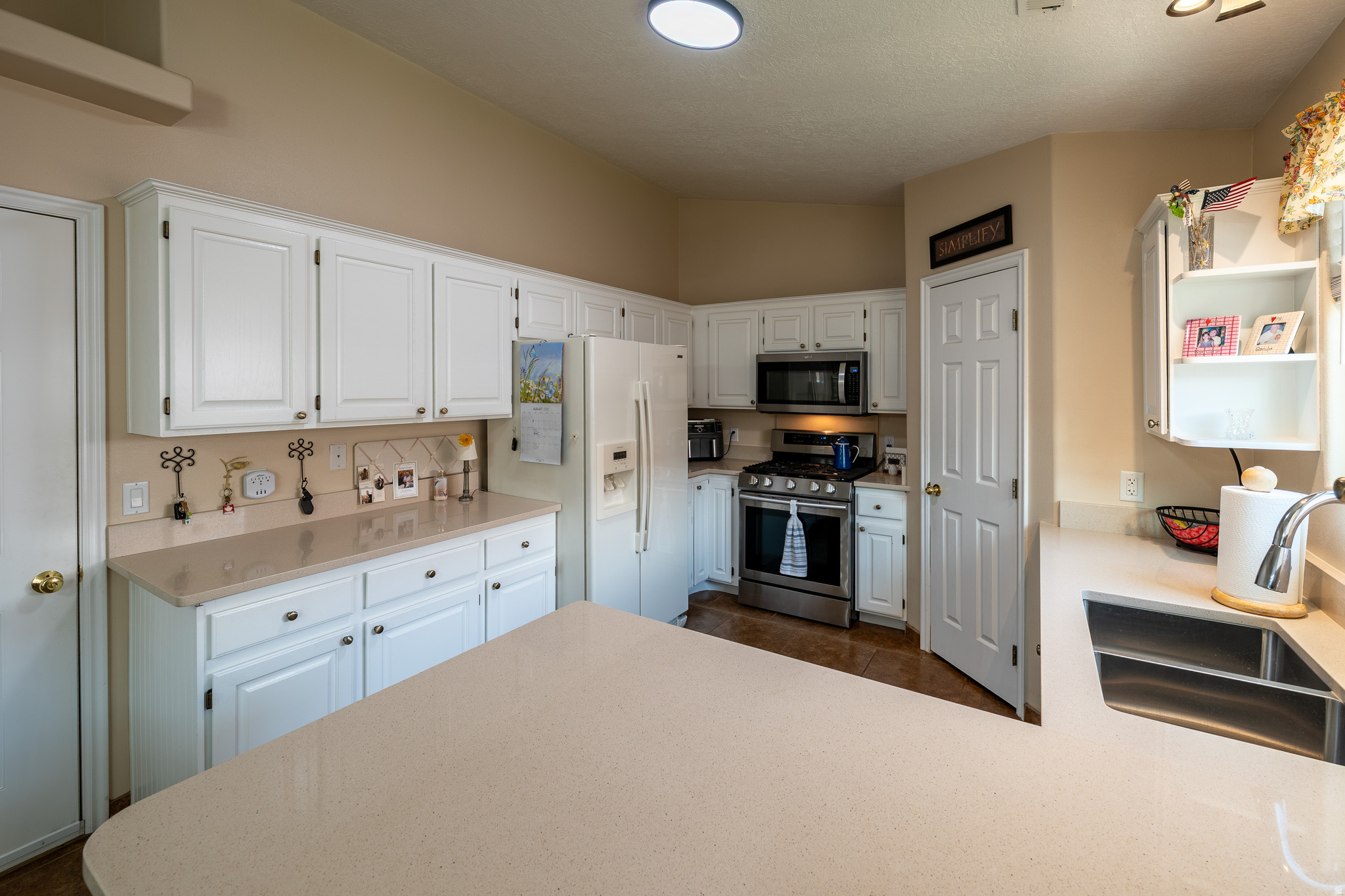 main property photo 6