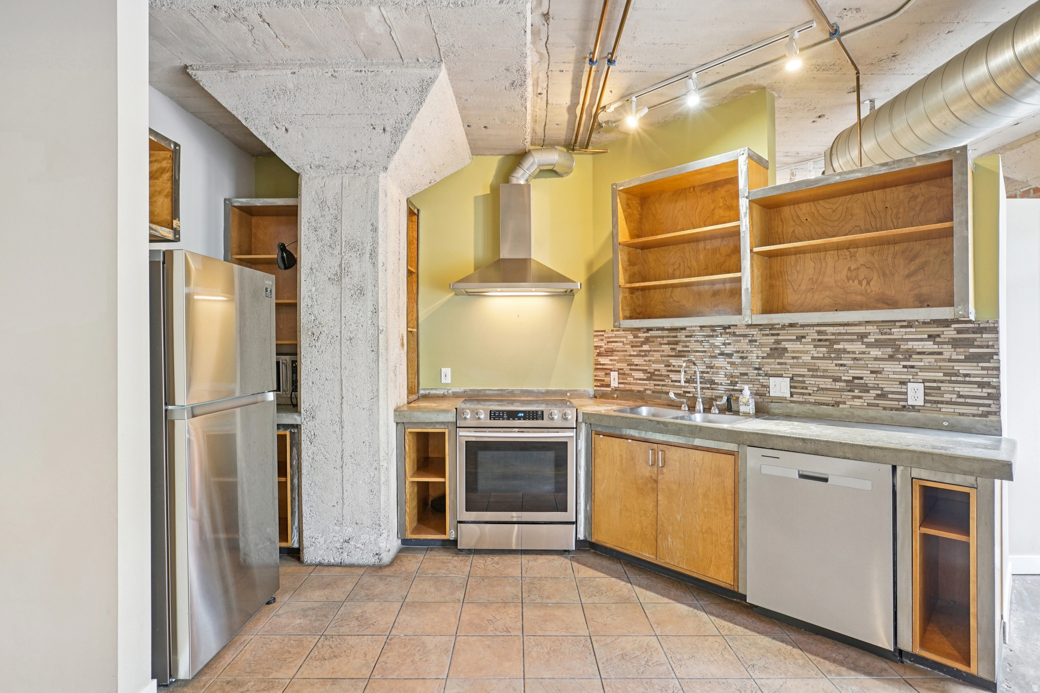 main property photo 5
