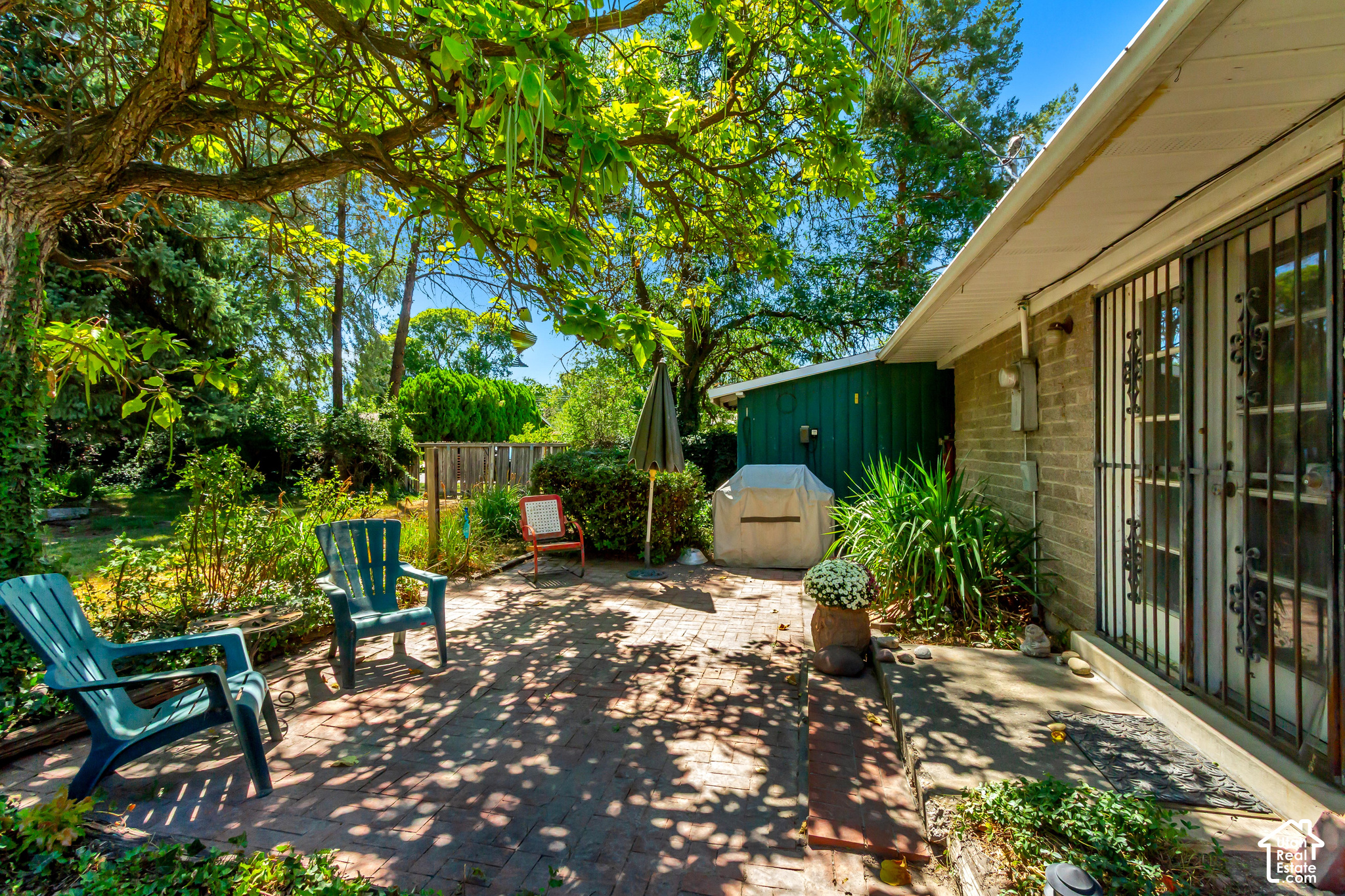 main property photo 28