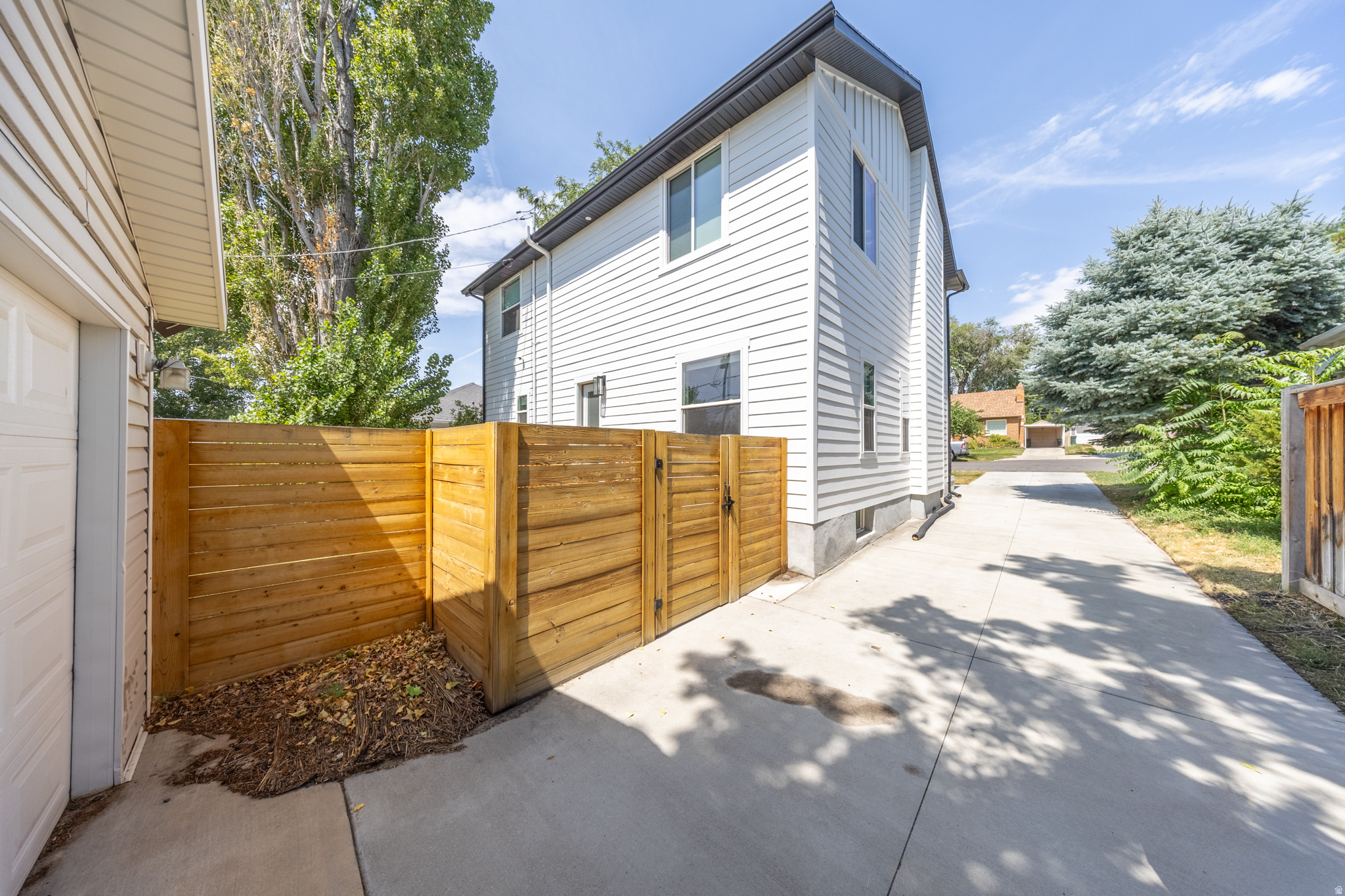 main property photo 33