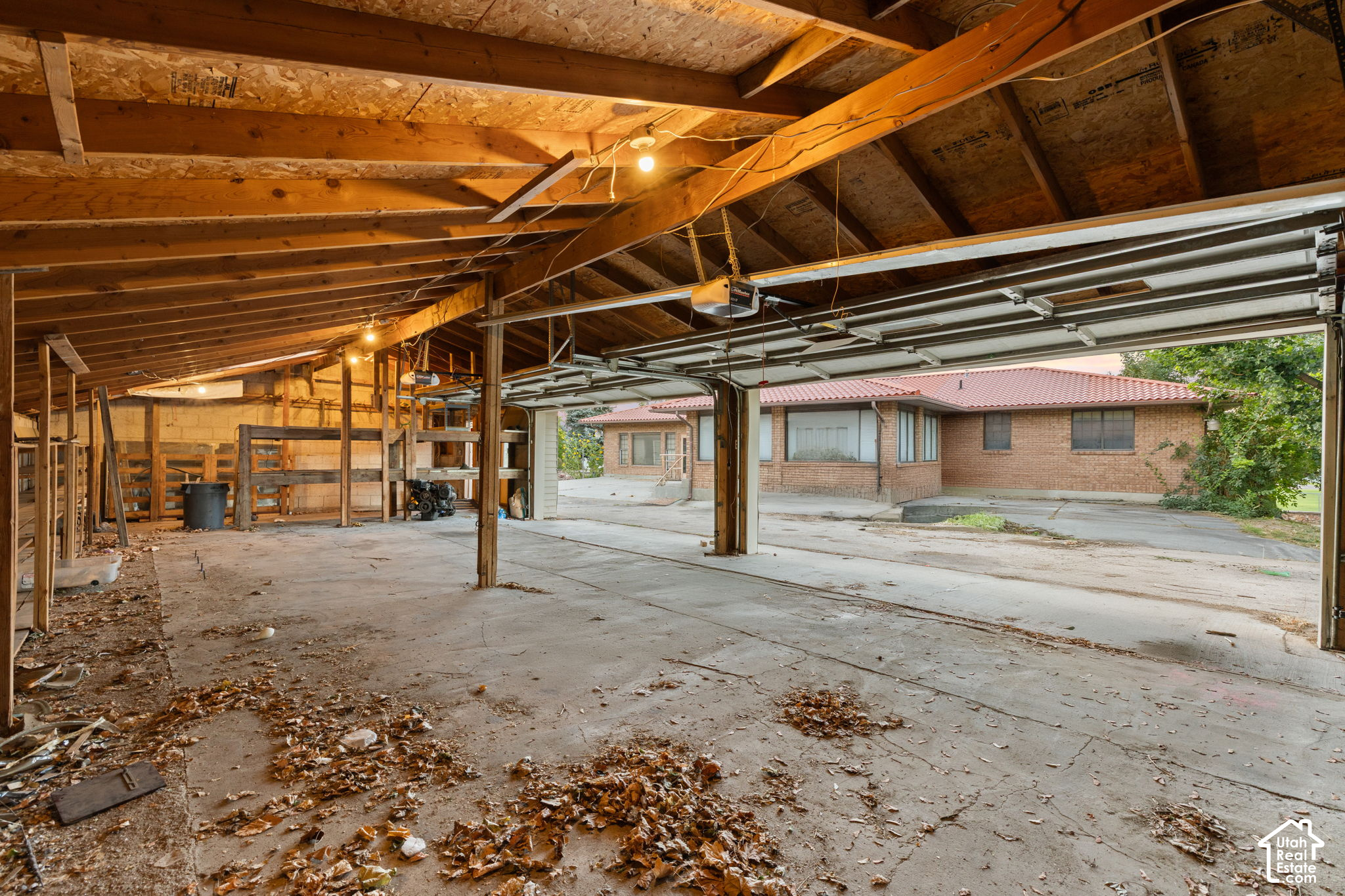 main property photo 28
