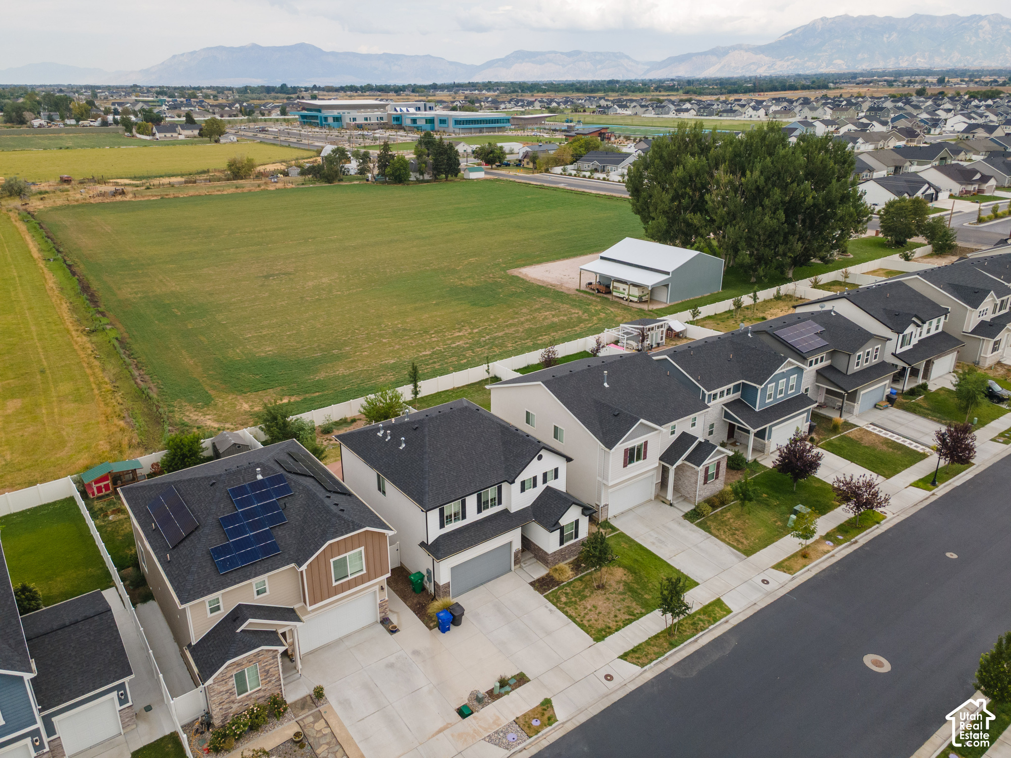 main property photo 32
