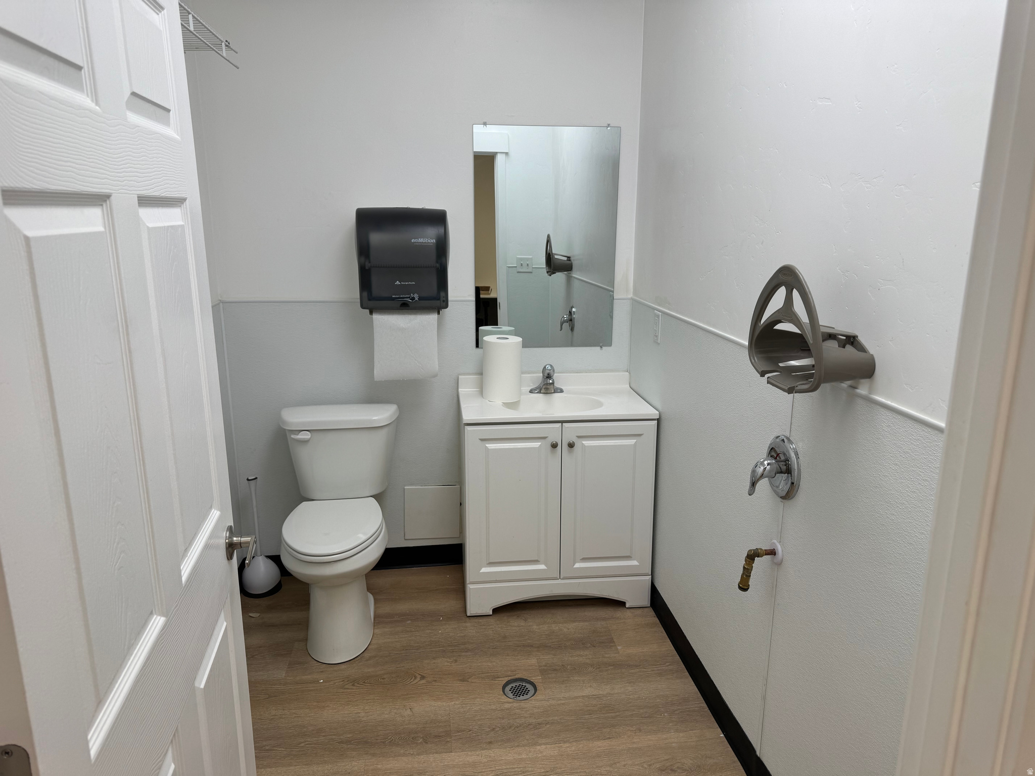 main property photo 16