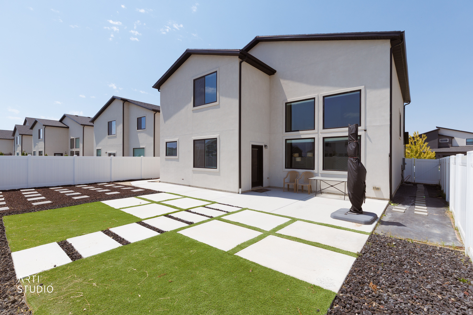 main property photo 28