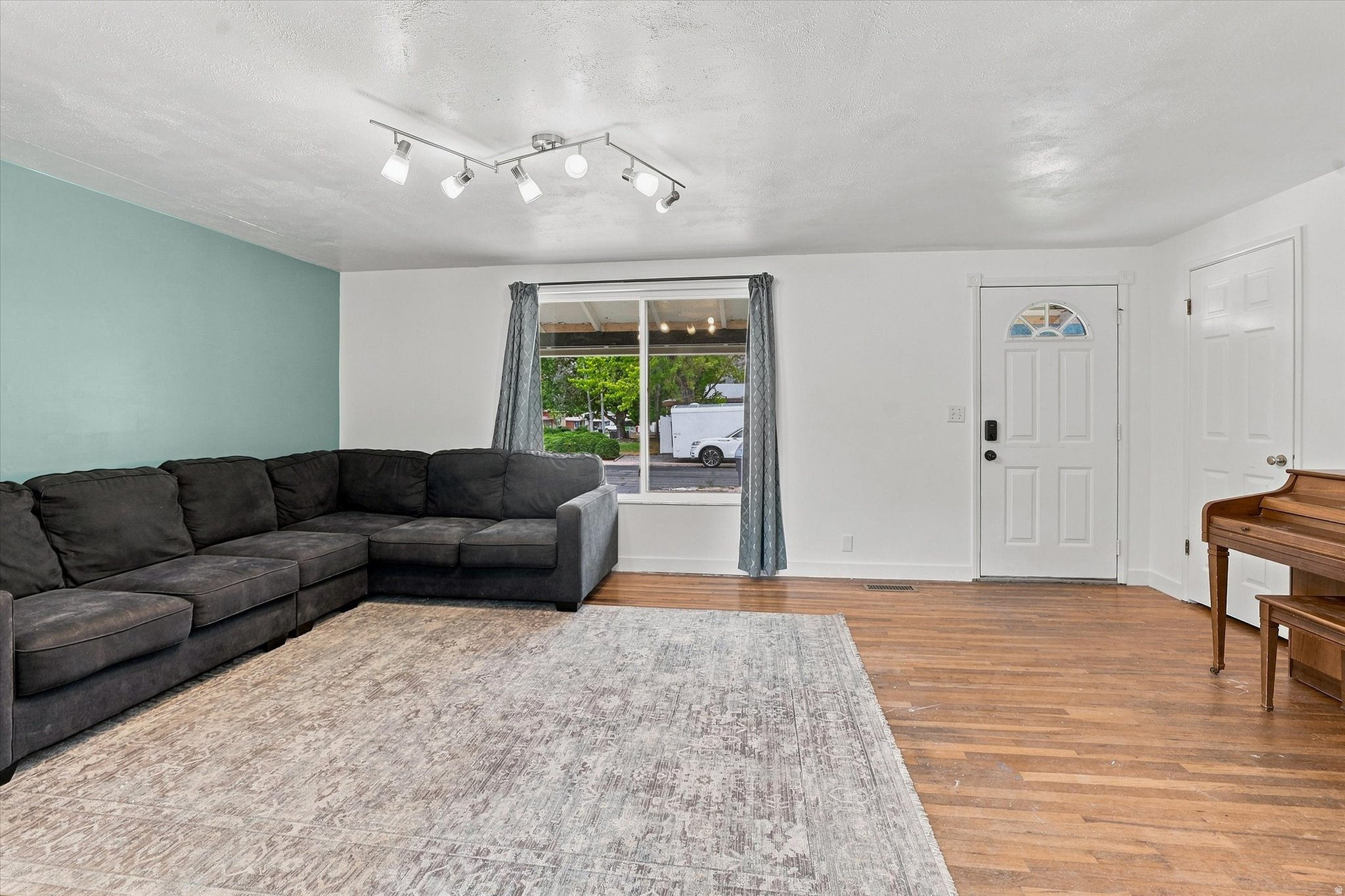 main property photo 2