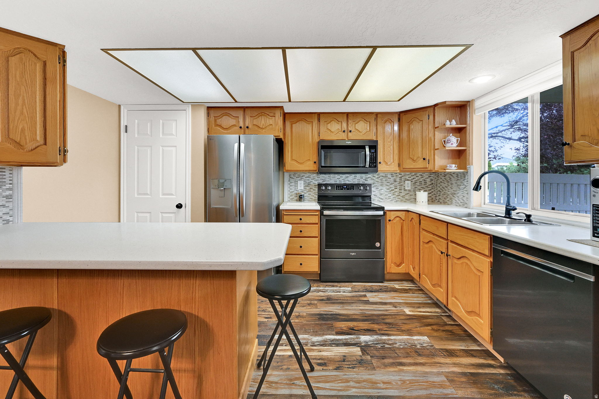 main property photo 16