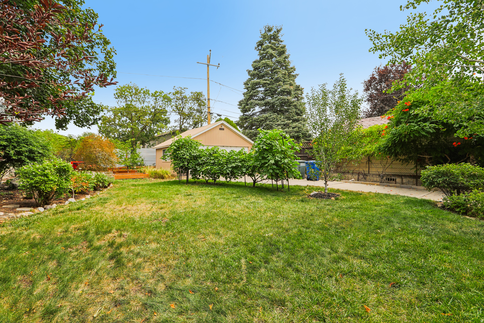 main property photo 34