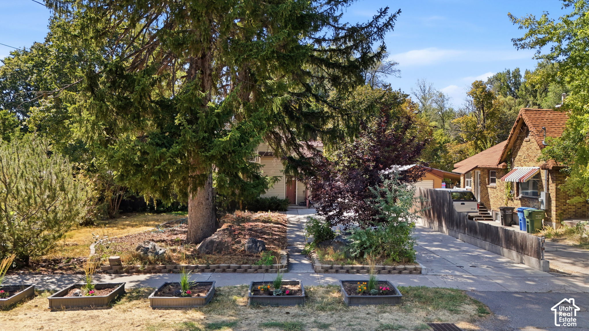 main property photo 32