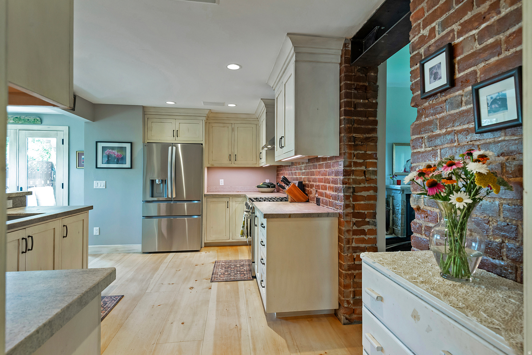 main property photo 19