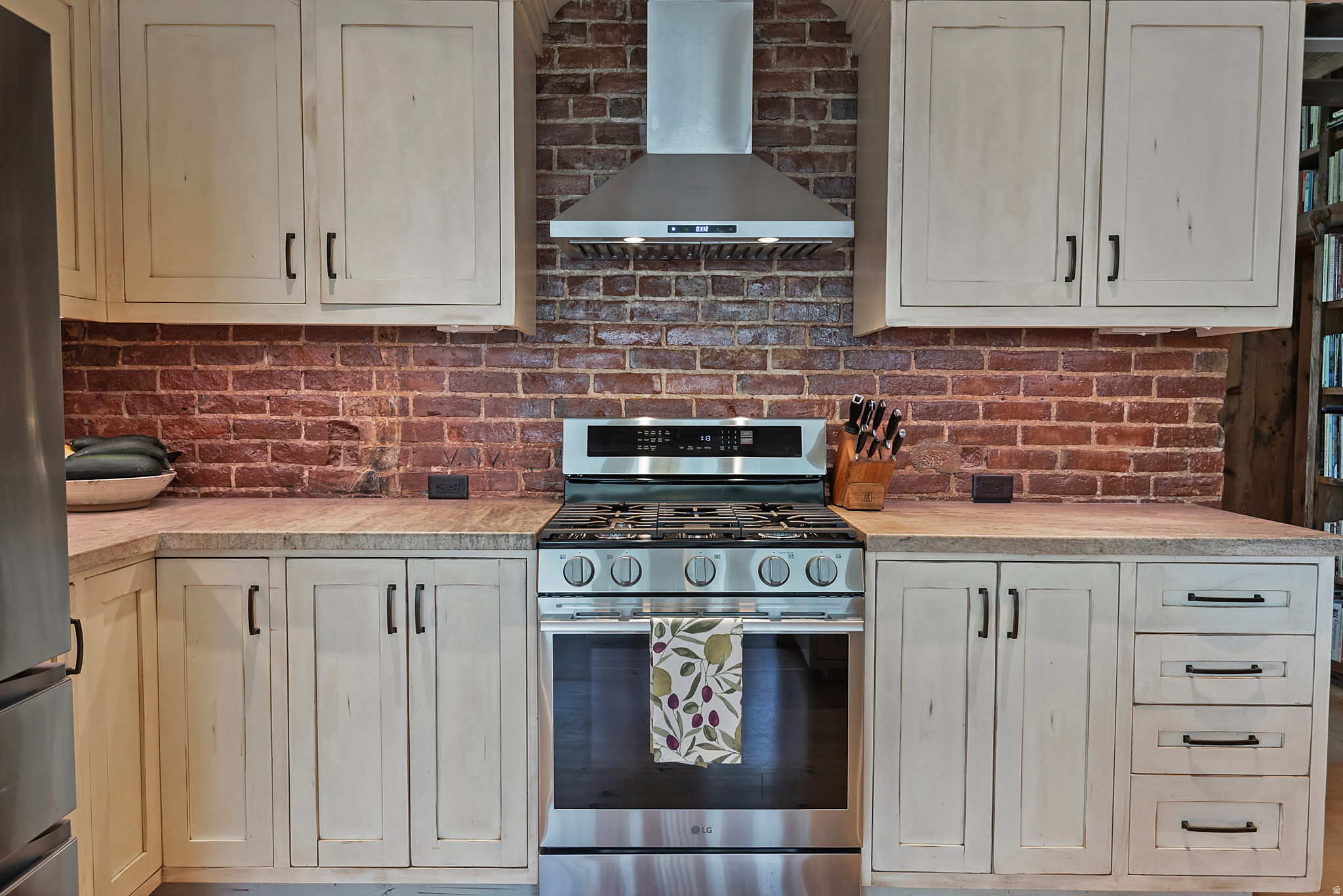 main property photo 23