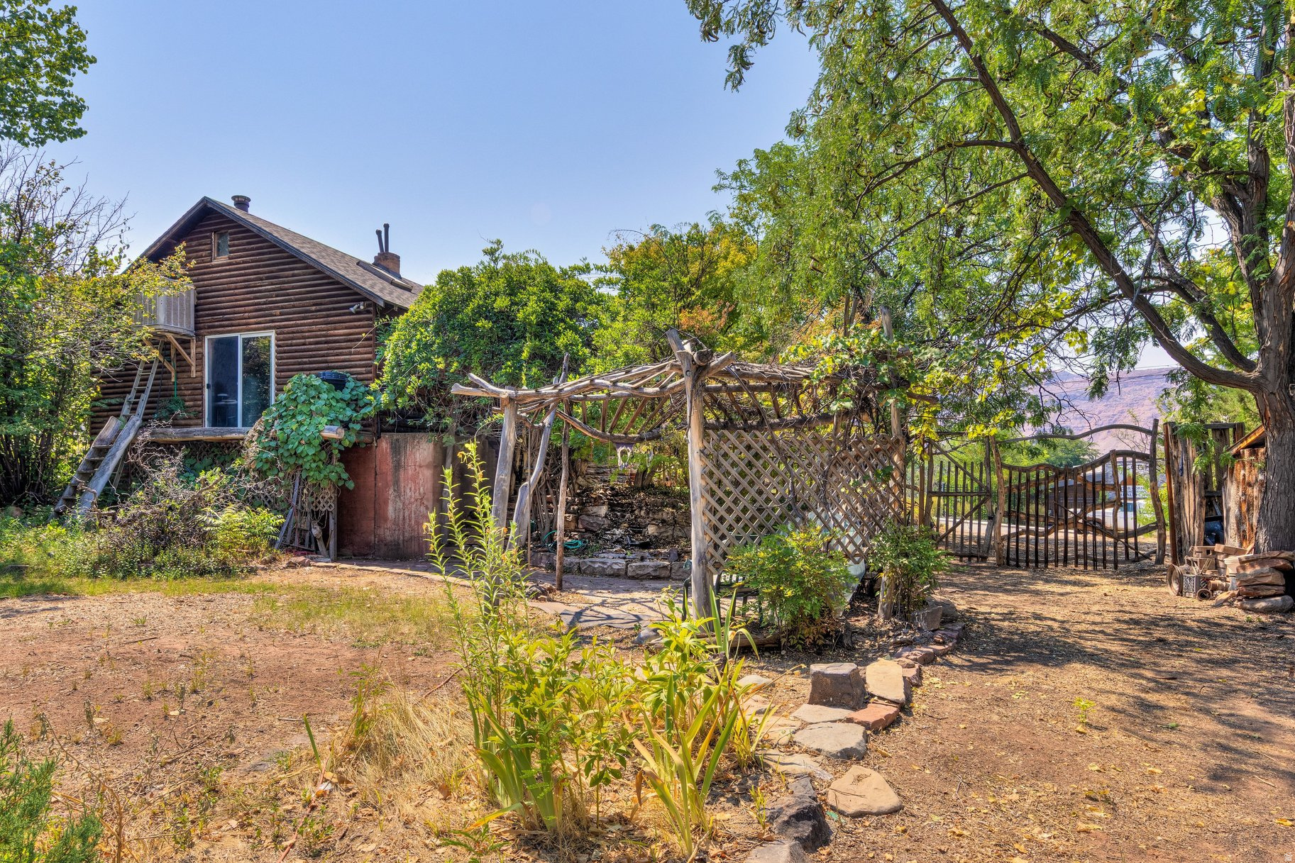main property photo 11