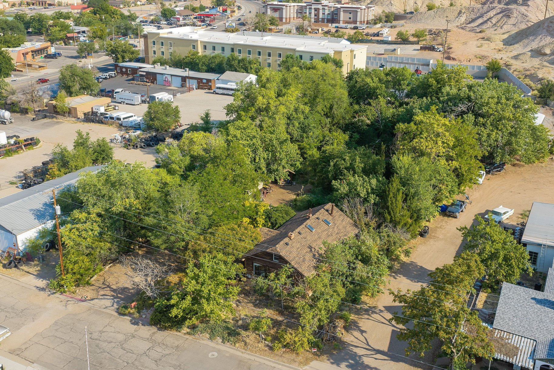 main property photo 3