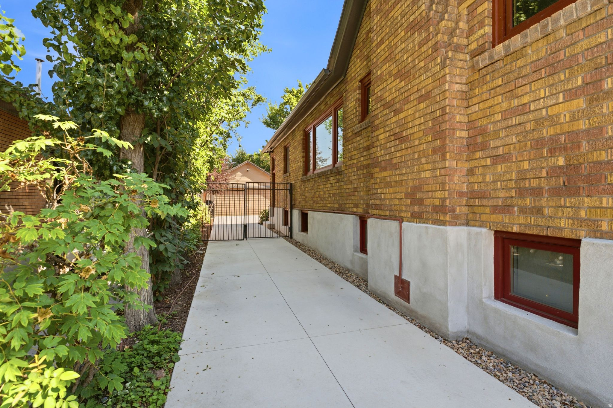 main property photo 35