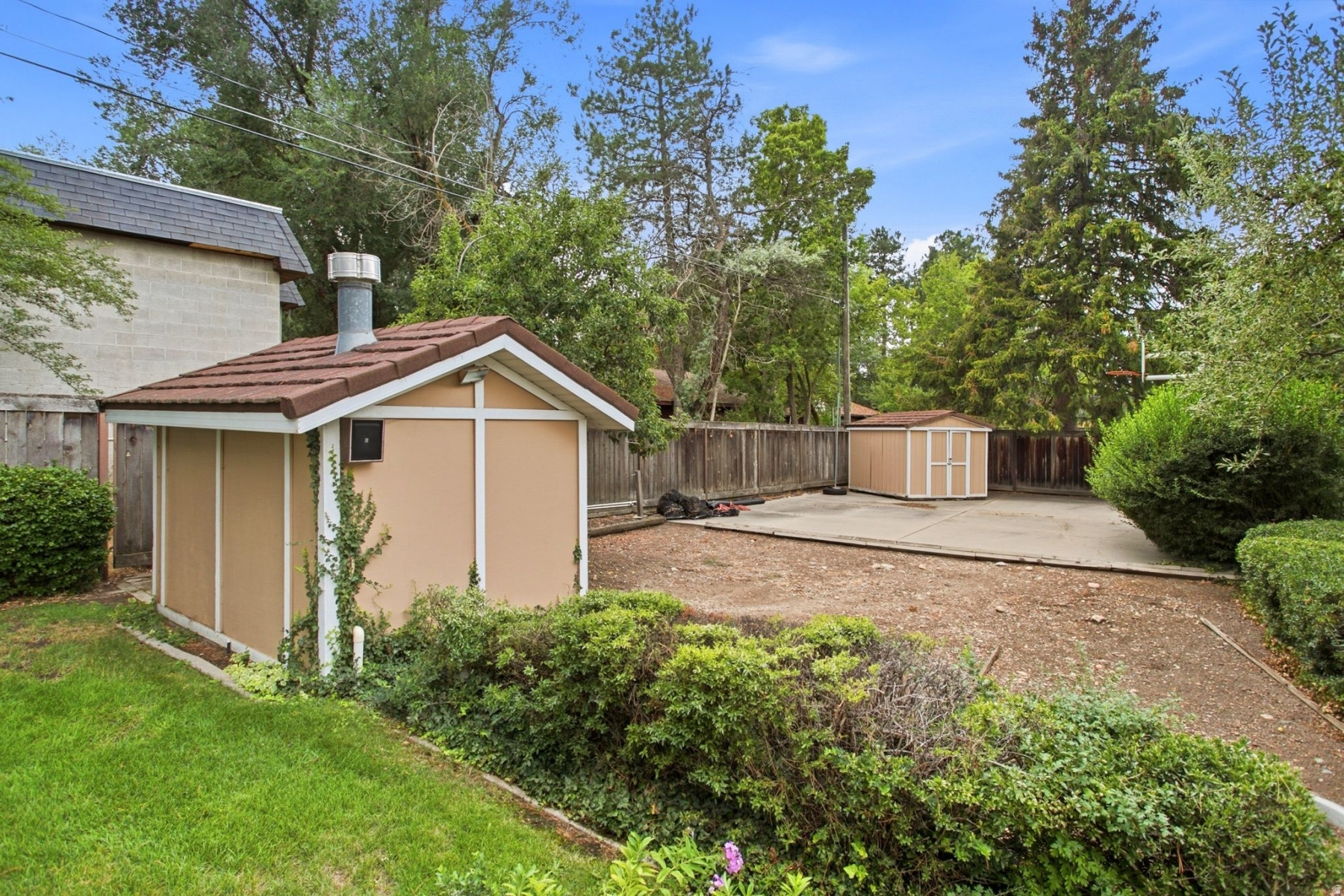 main property photo 14