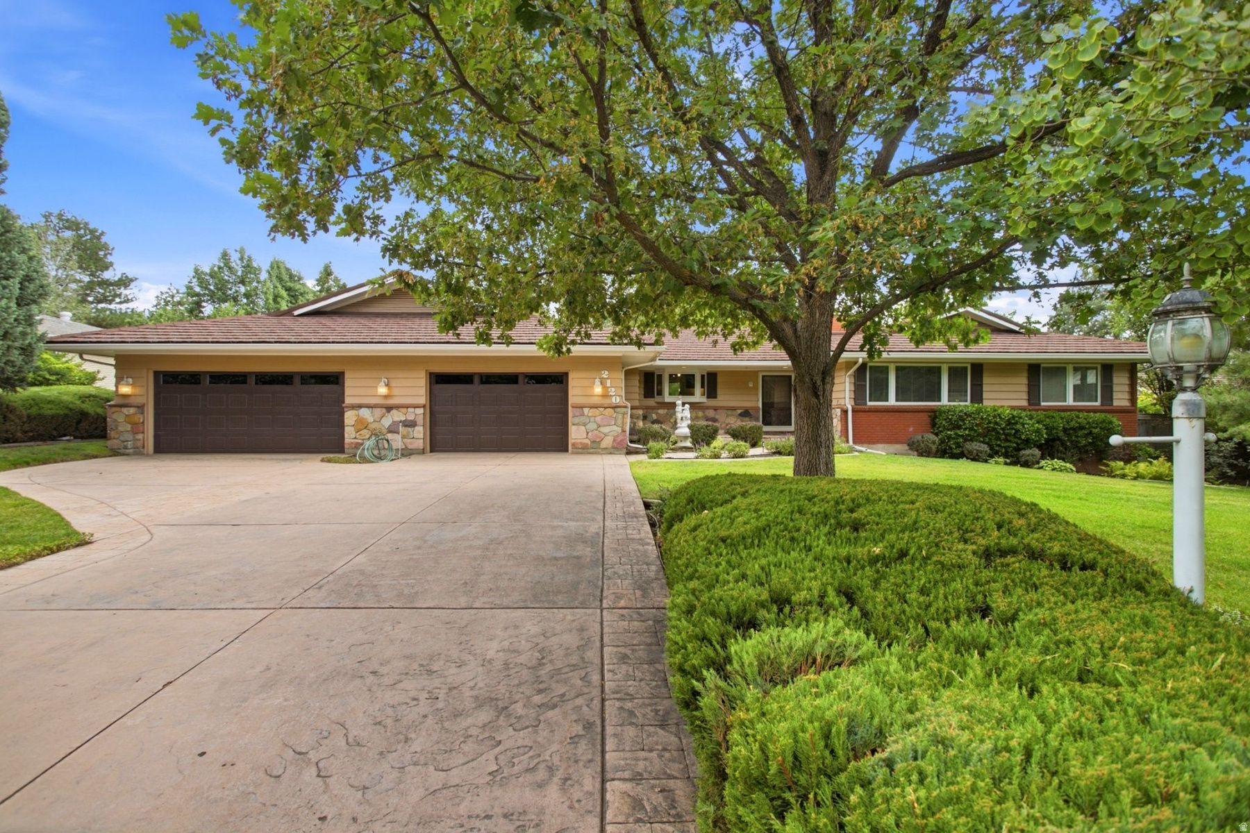 main property photo 77