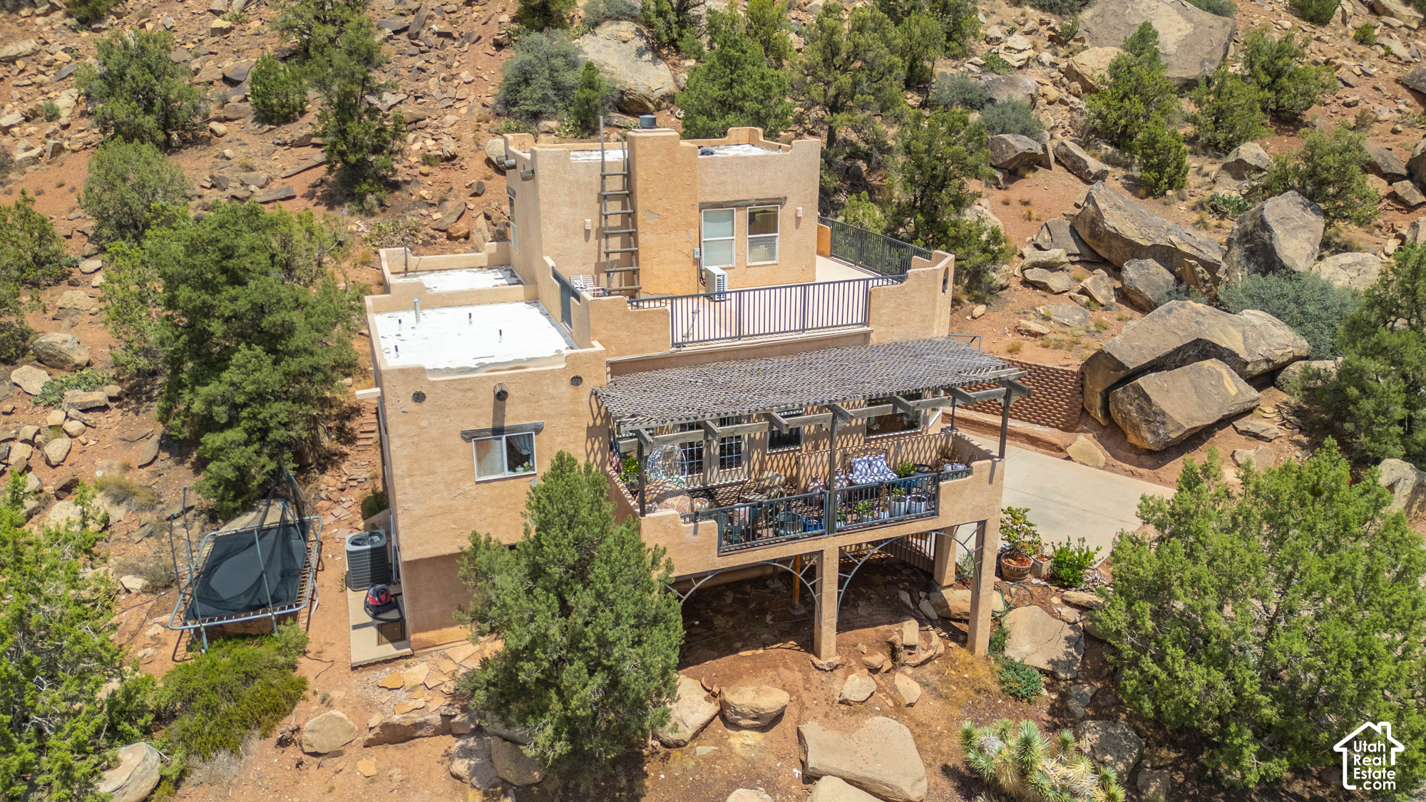 main property photo 11