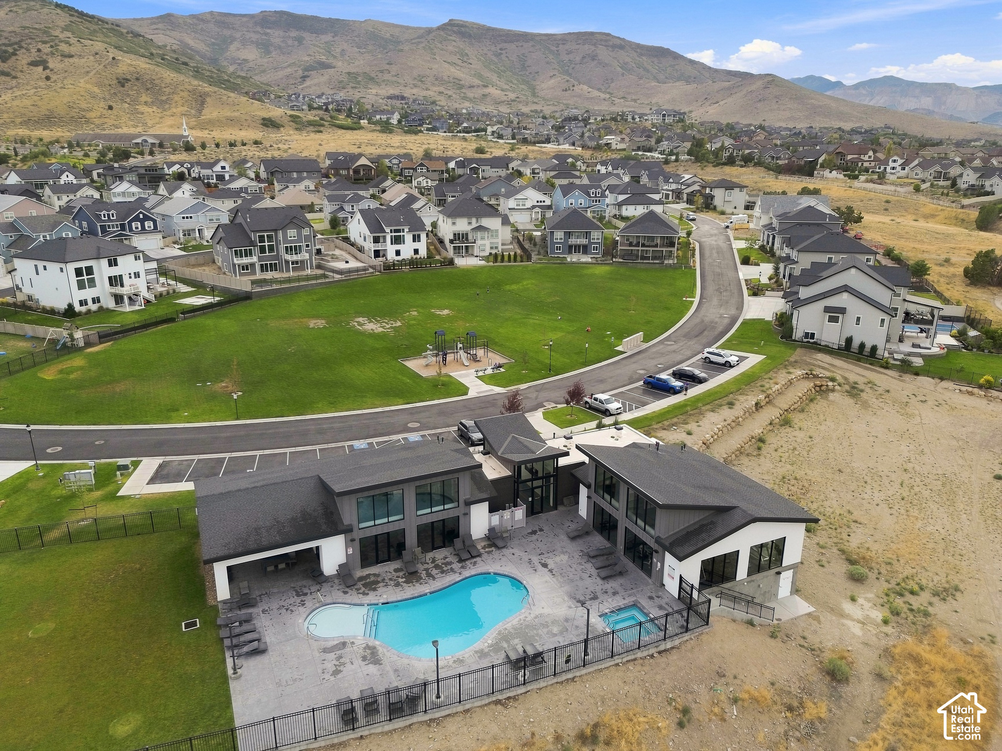 main property photo 40