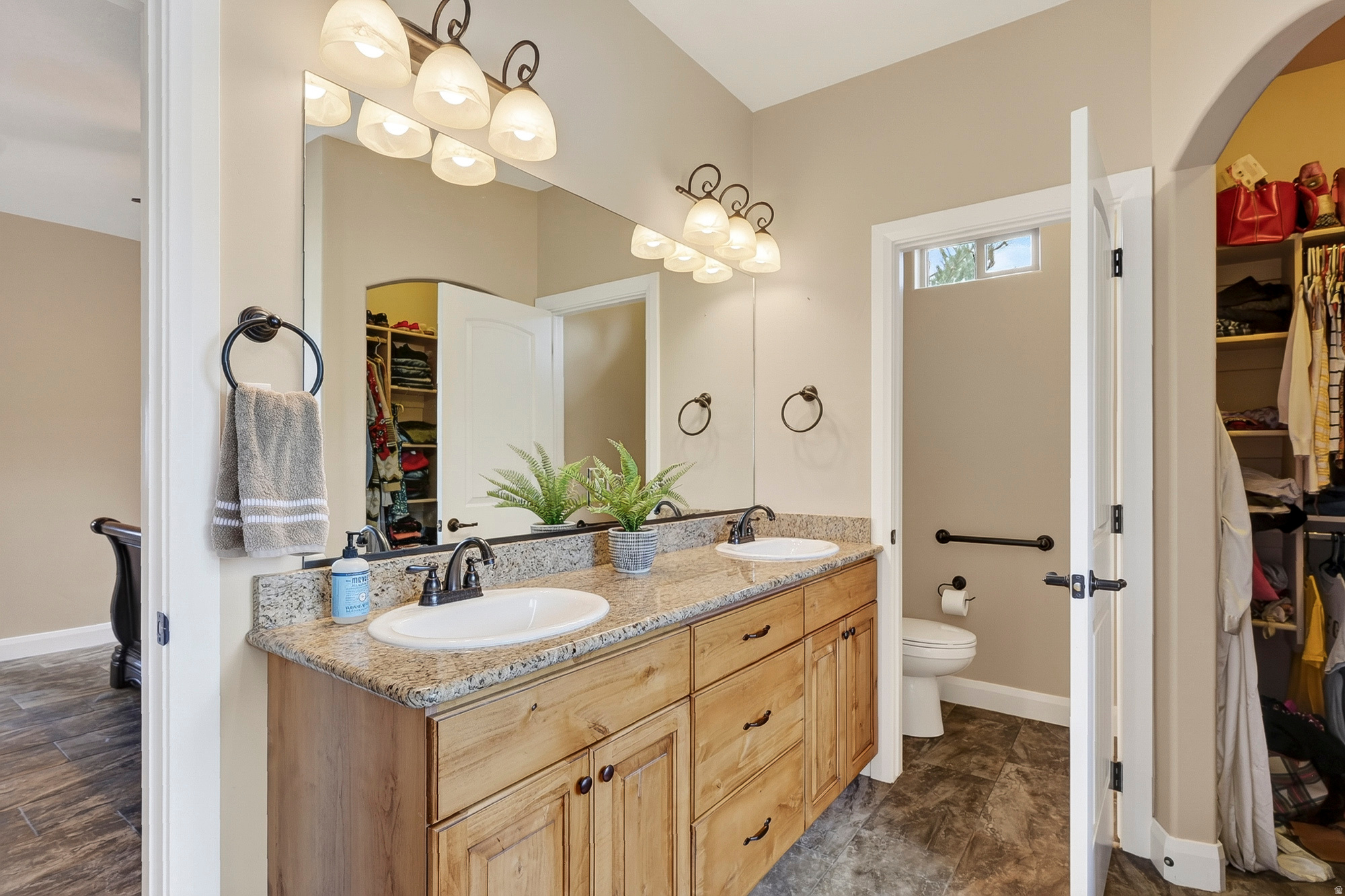 main property photo 25