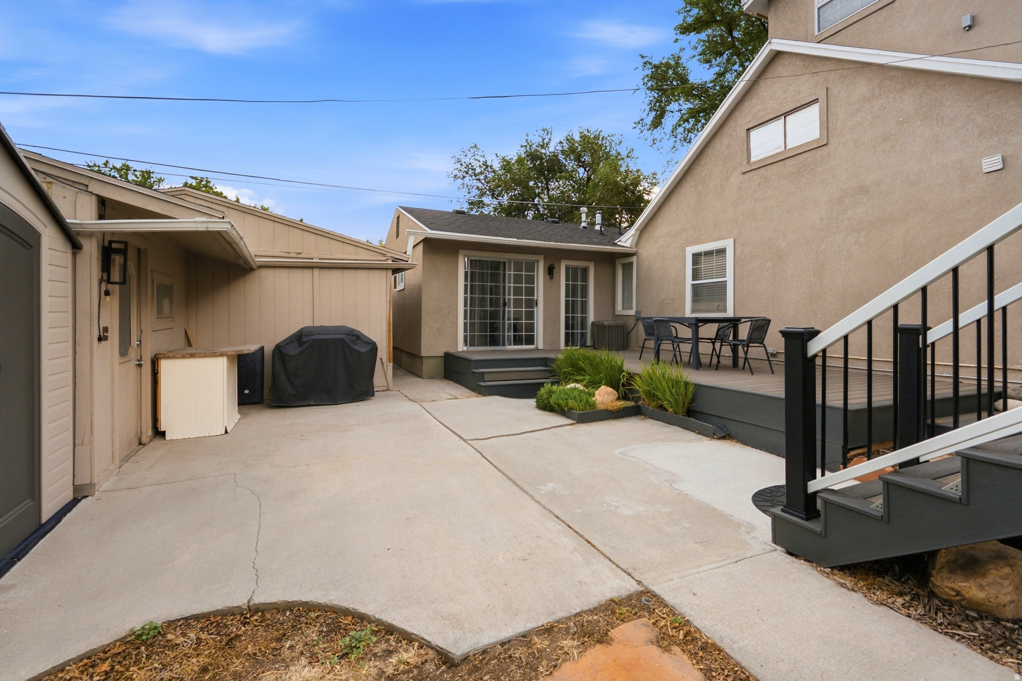 main property photo 40