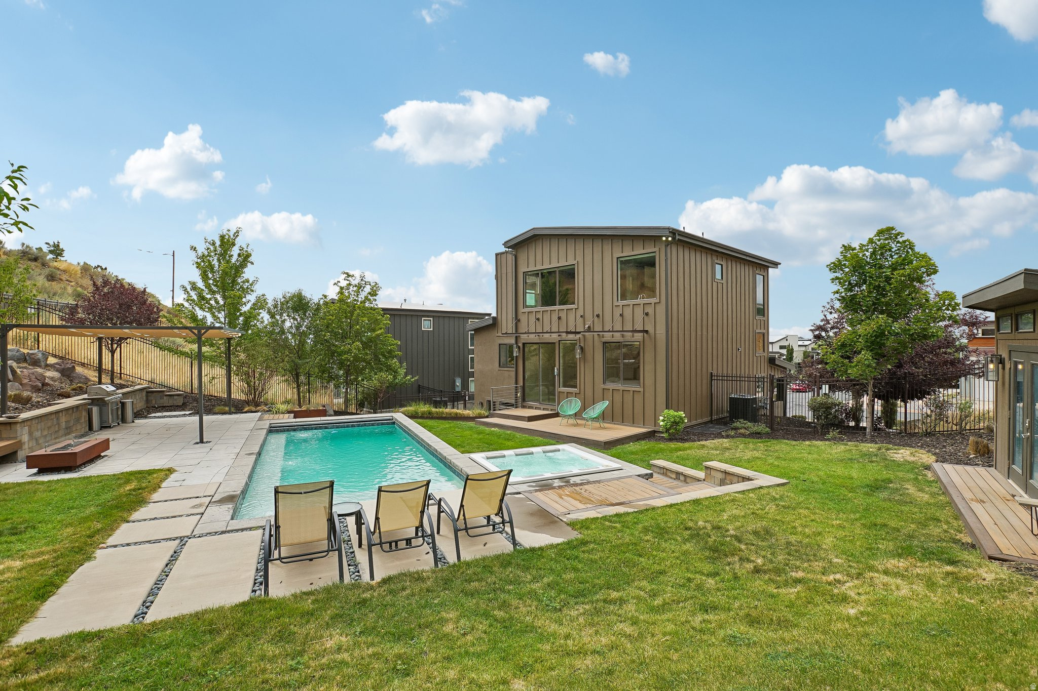 main property photo 41