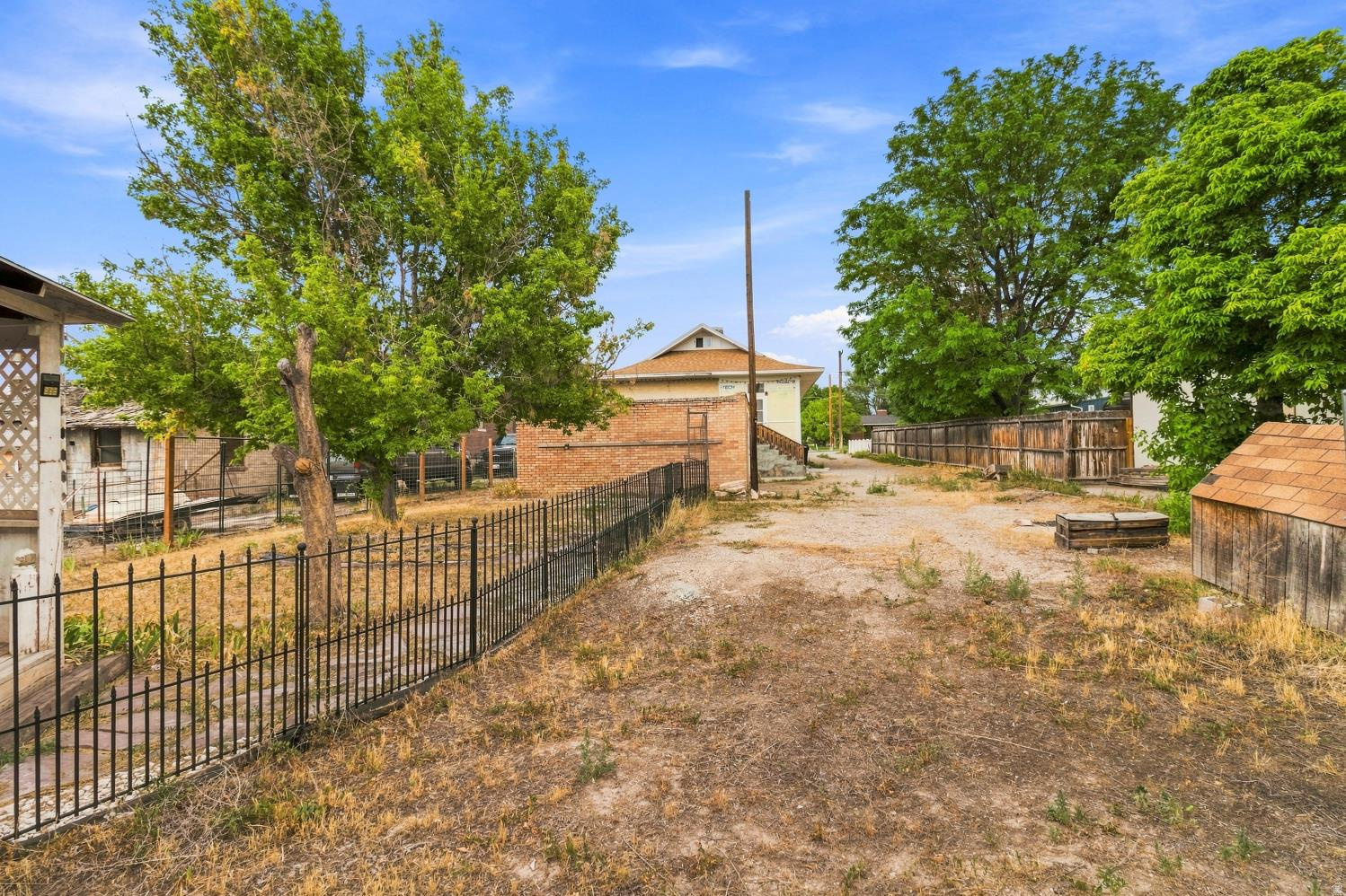 main property photo 11