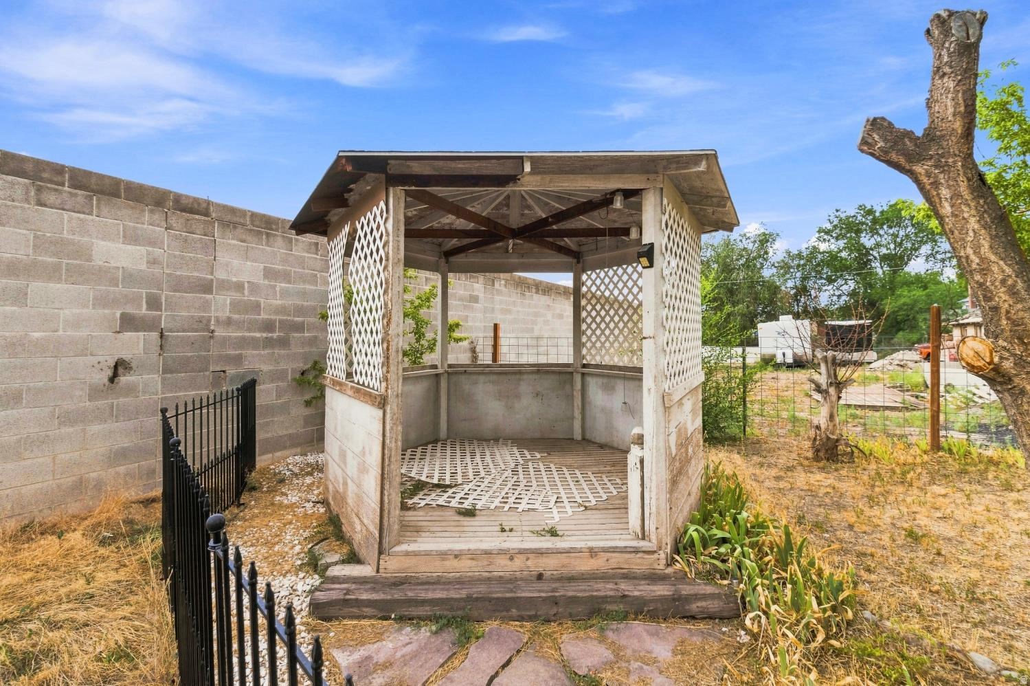 main property photo 12