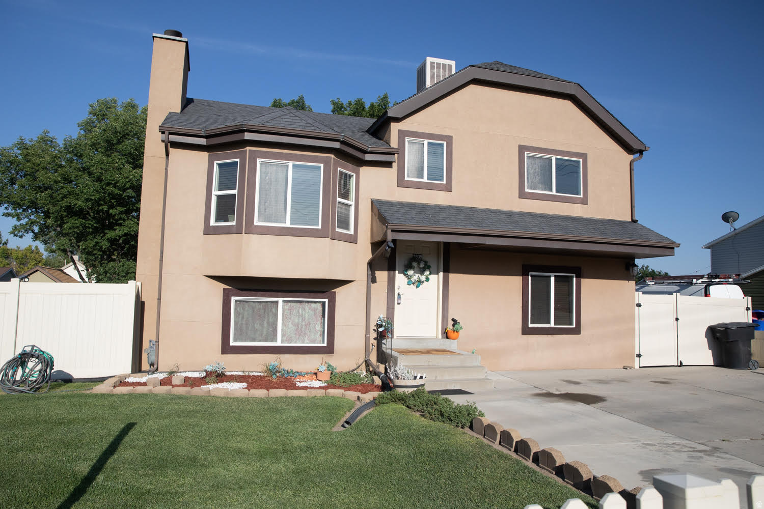 main property photo 0