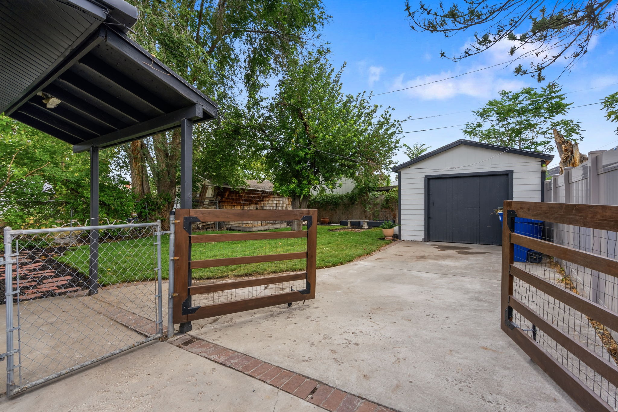 main property photo 25