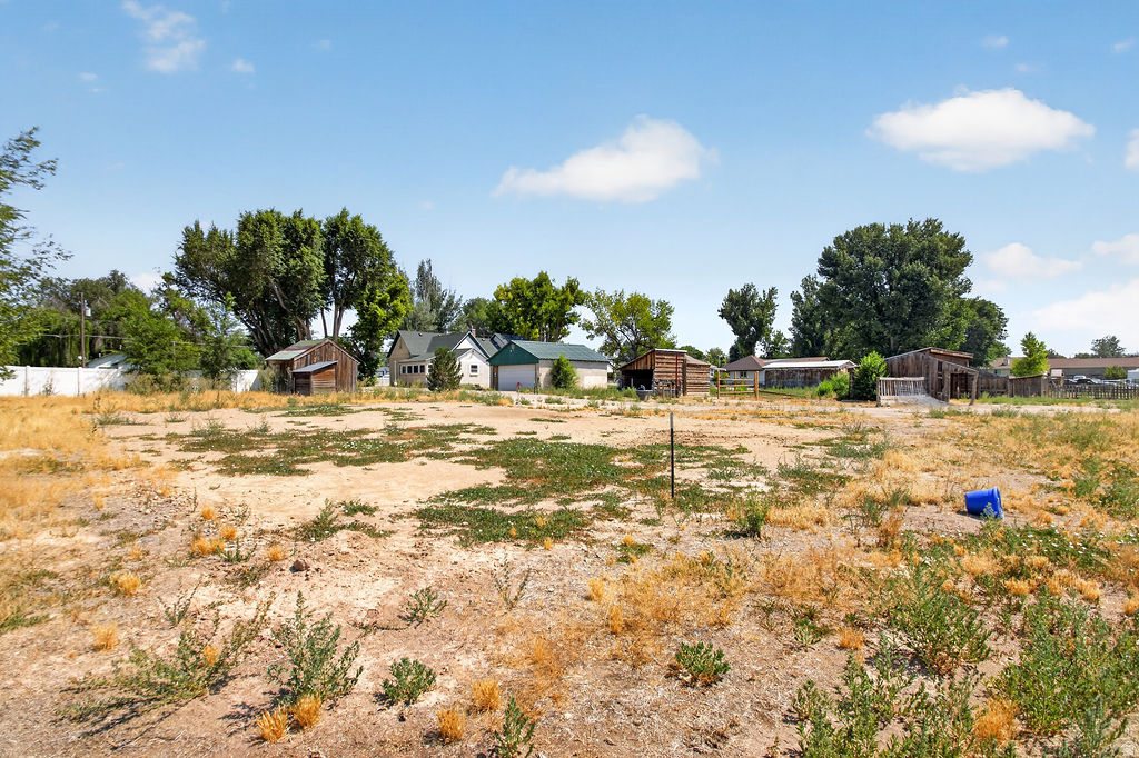 main property photo 40