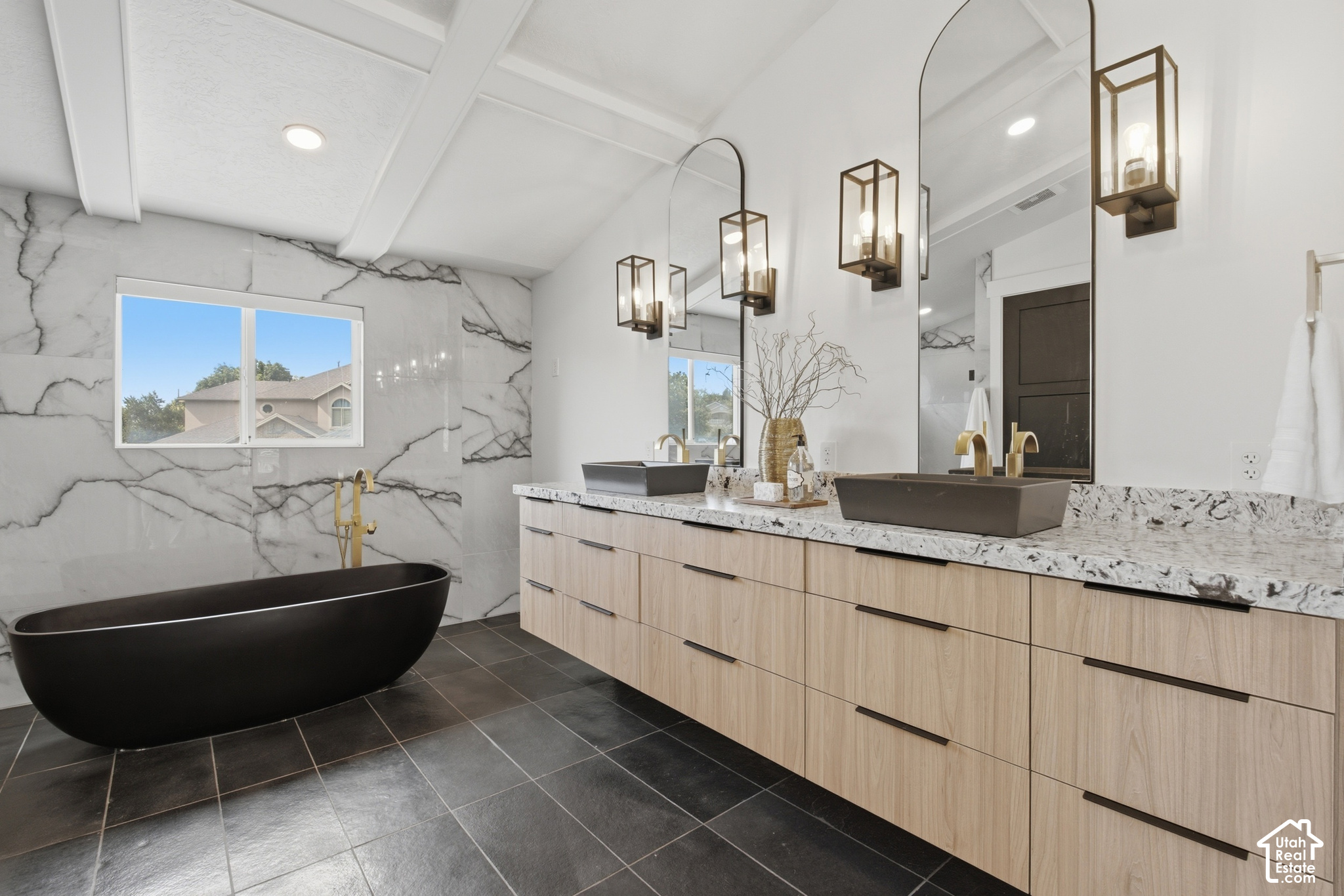 property viewer photo 26