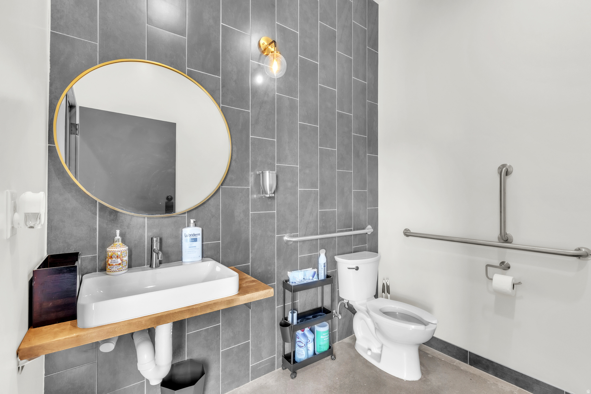 main property photo 11