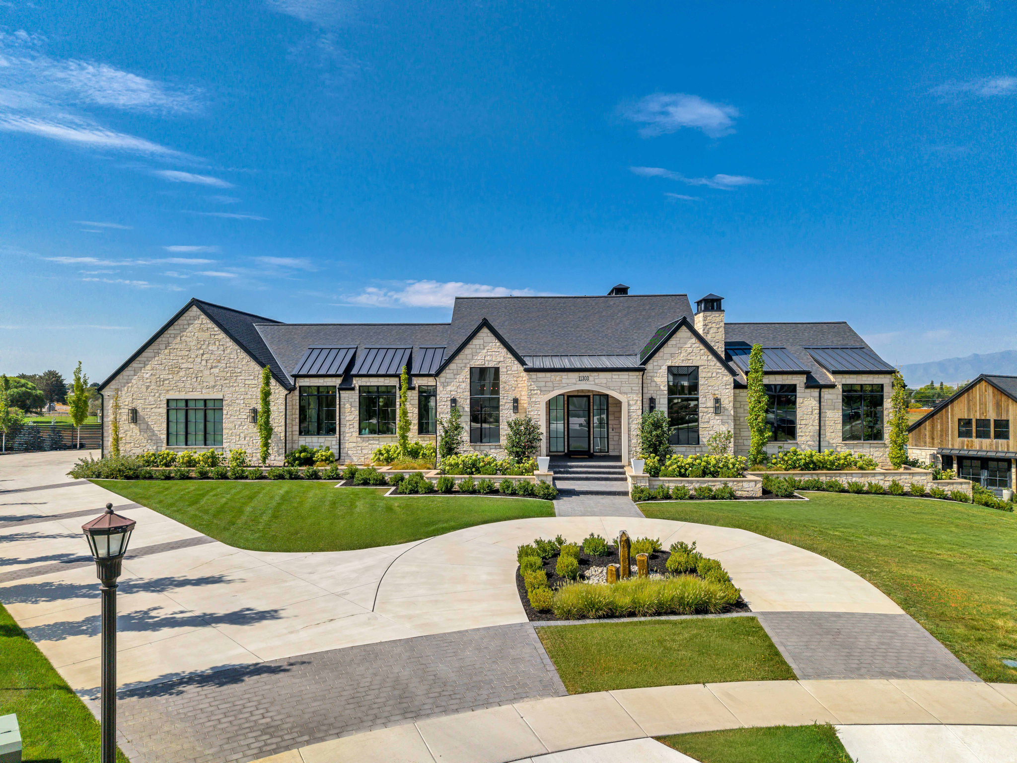main property photo 0