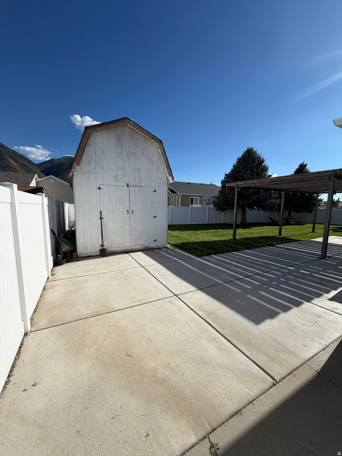 main property photo 28