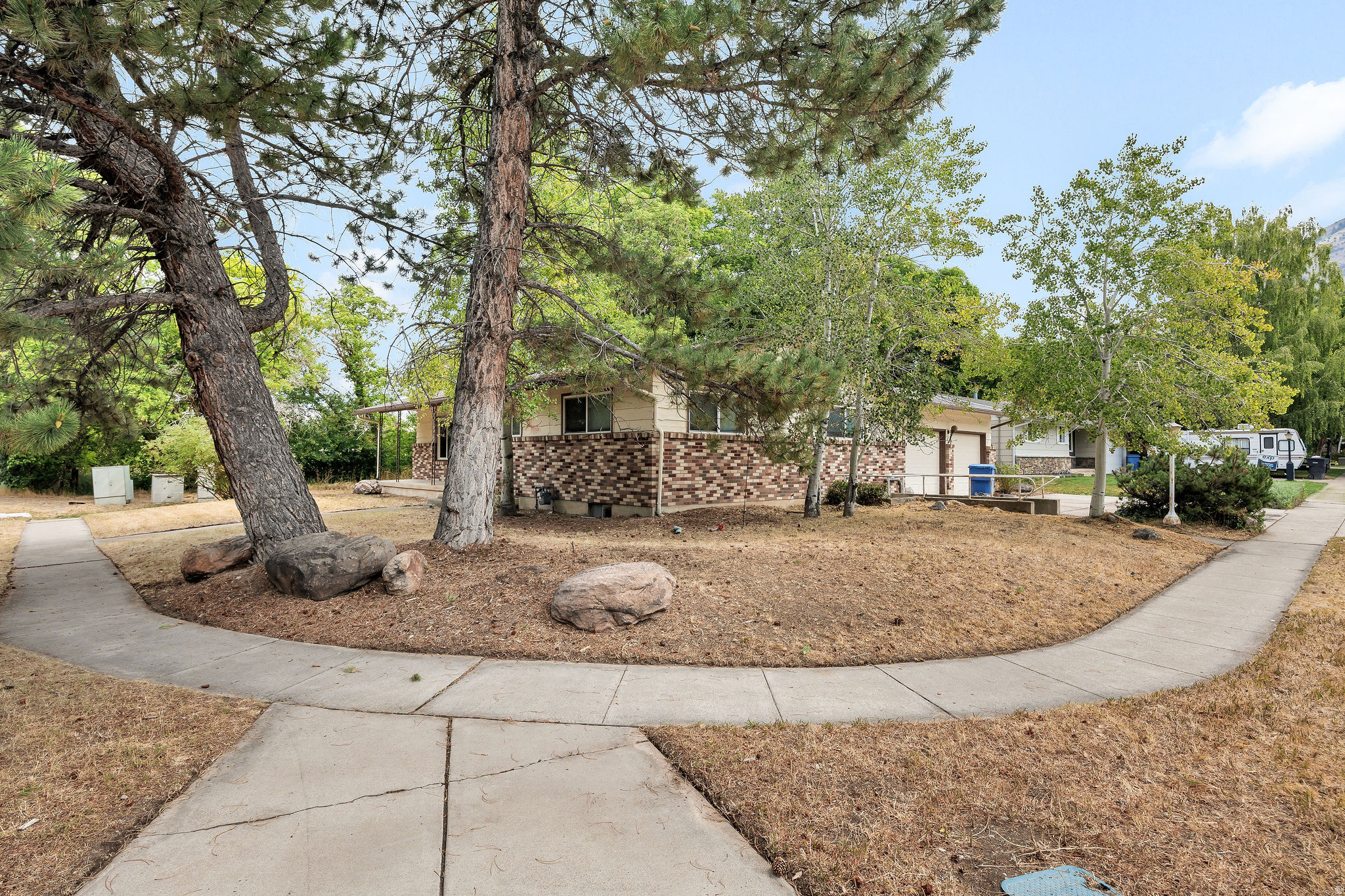 main property photo 30