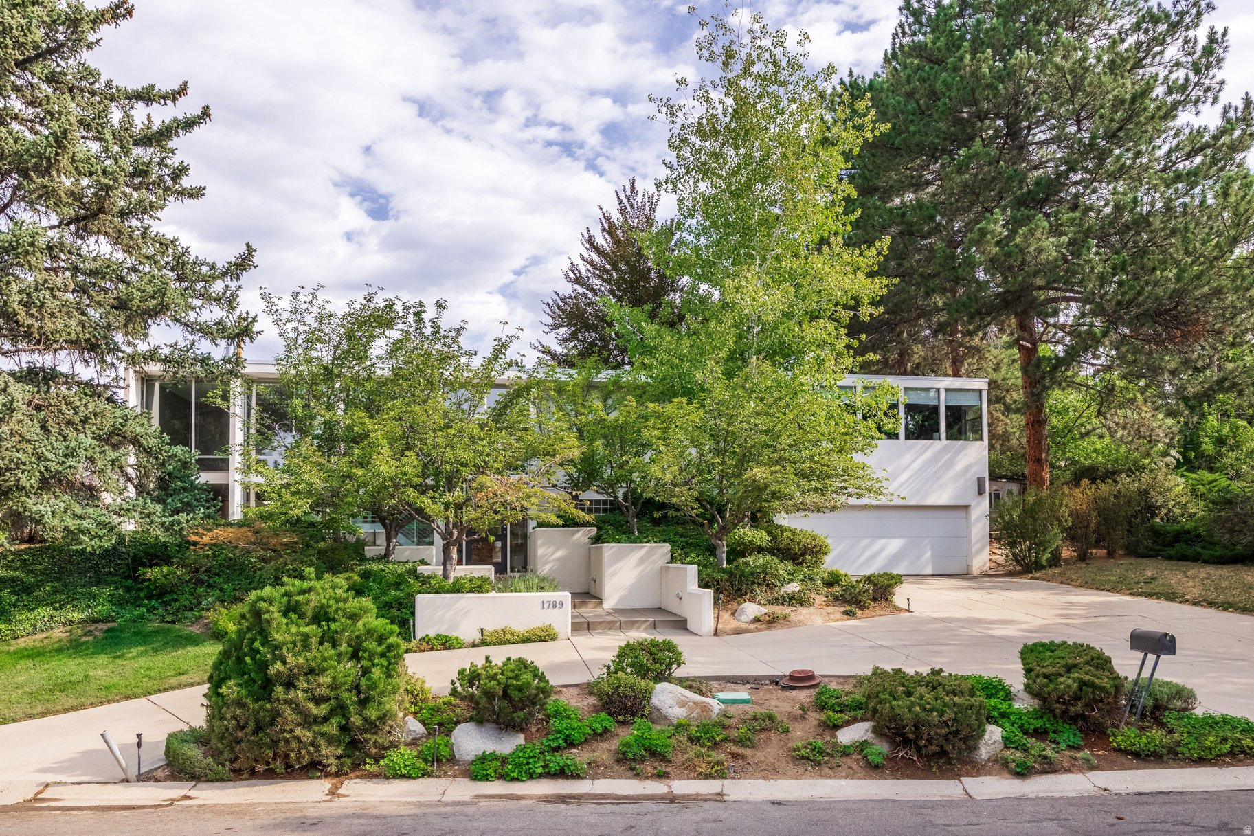 main property photo 0