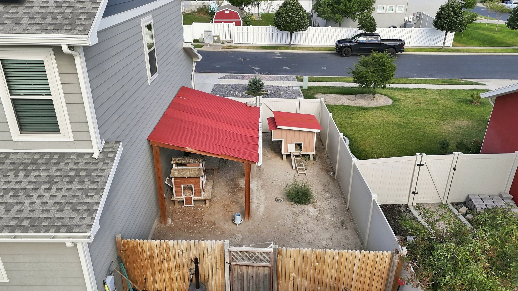 main property photo 32