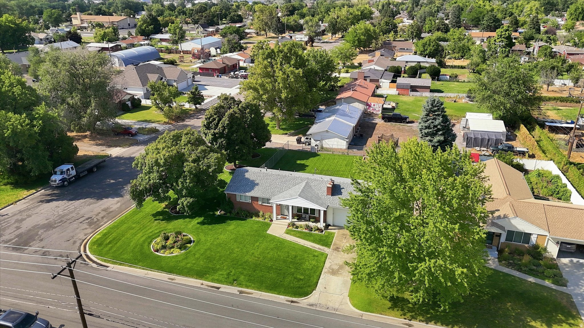 main property photo 30