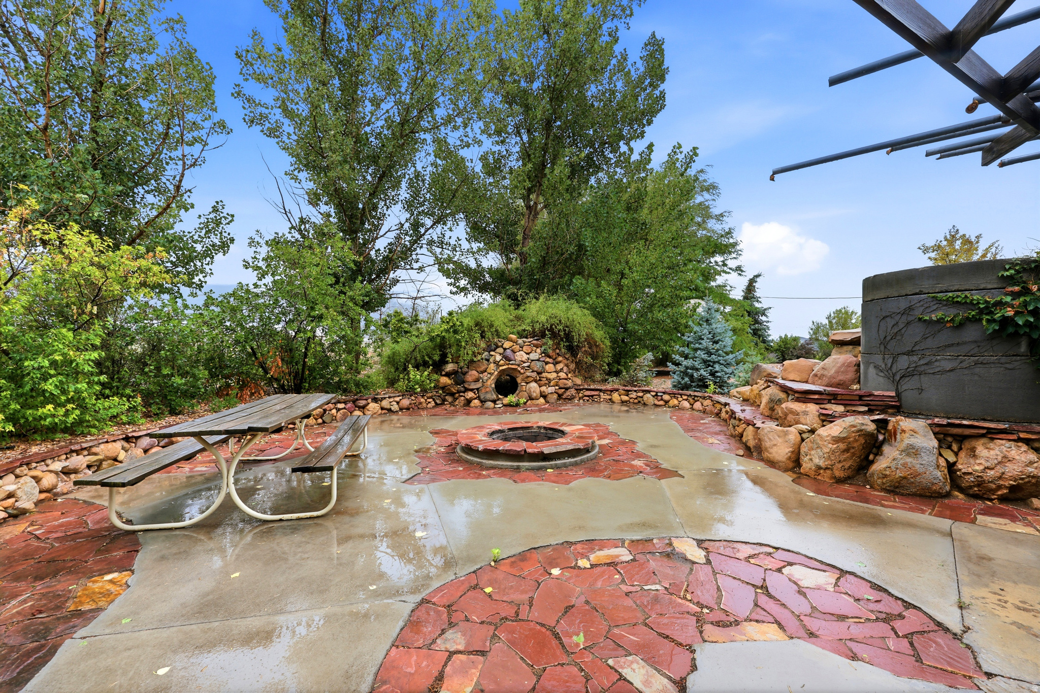 main property photo 40