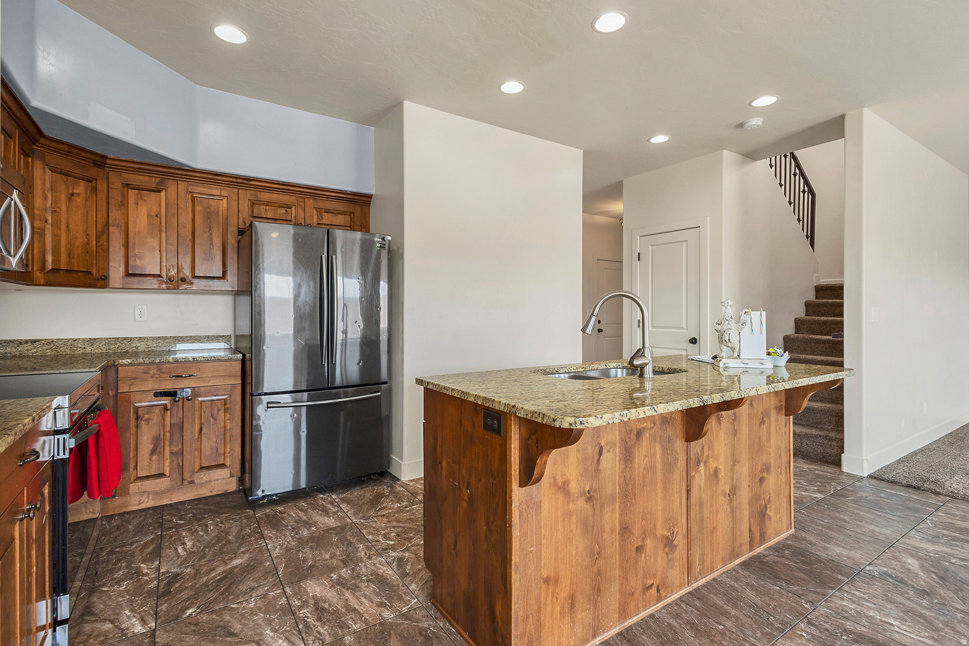 main property photo 7